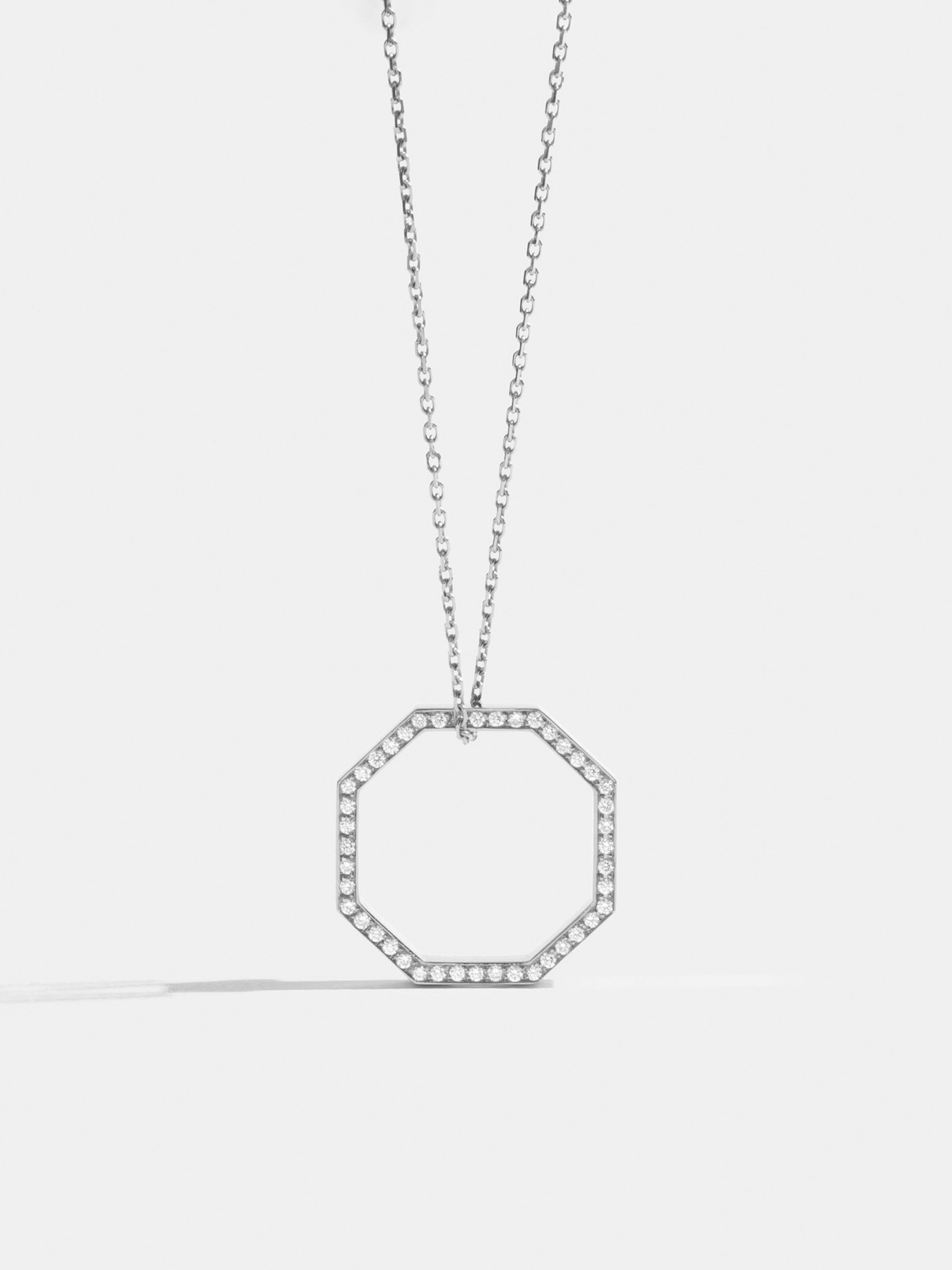 Sautoir Octogone de 18mm en Or blanc éthique 18 carats certifié Fairmined et diamants de synthèse, sur chaîne de 88cm