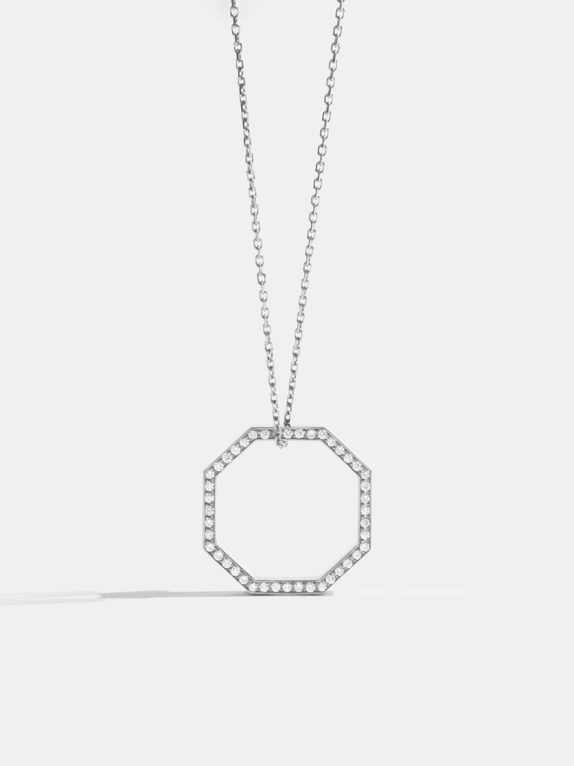 Sautoir Octogone de 18mm en Or blanc éthique 18 carats certifié Fairmined et diamants de synthèse, sur chaîne de 88cm