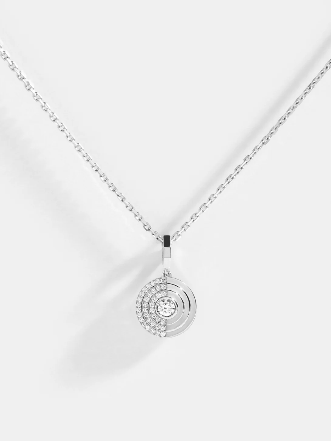 Pendentif Via halo demi-jour petit modèle sur chaine