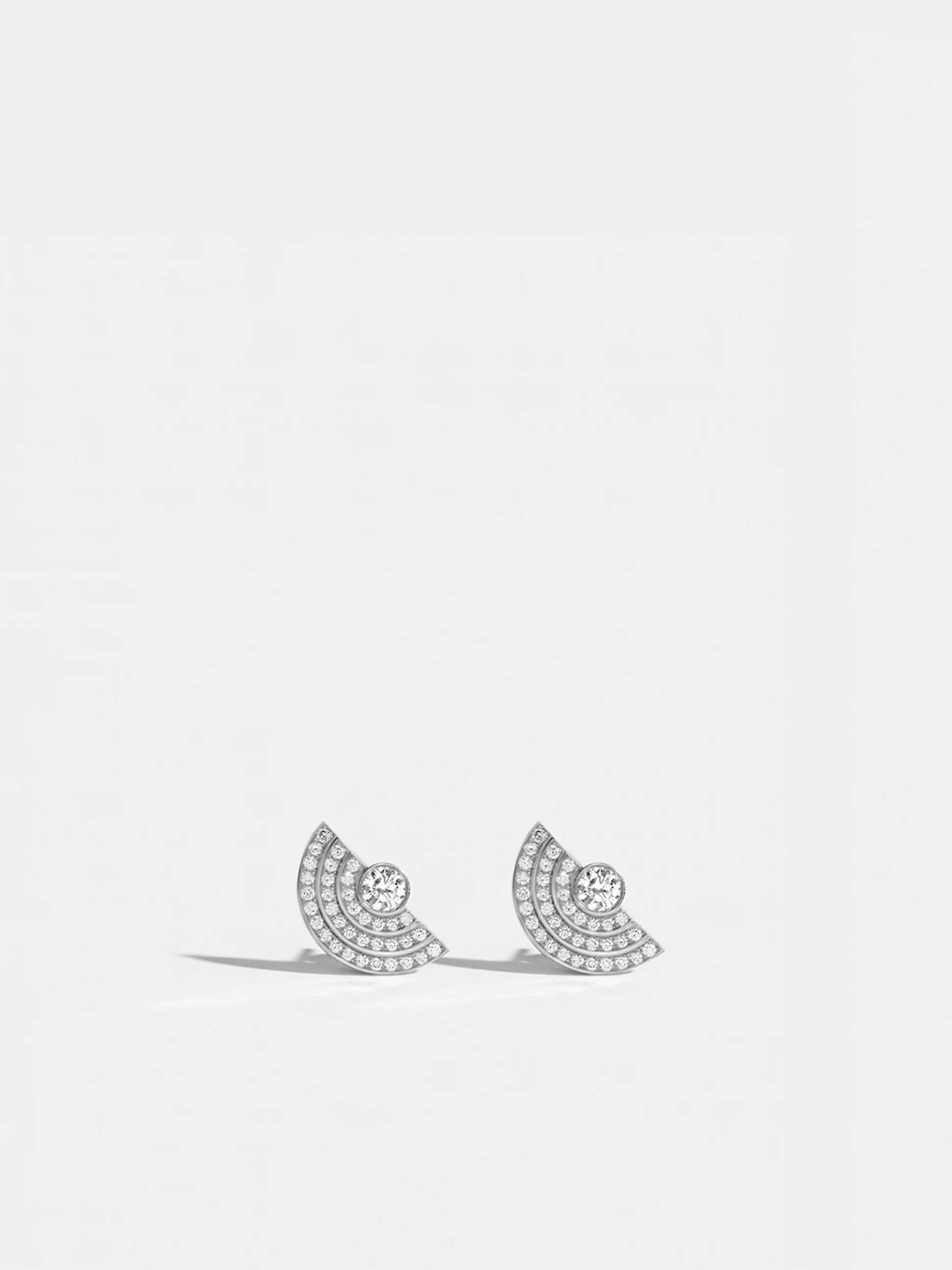 Boucles d'oreilles Via demi-jour petit modèle pavées
