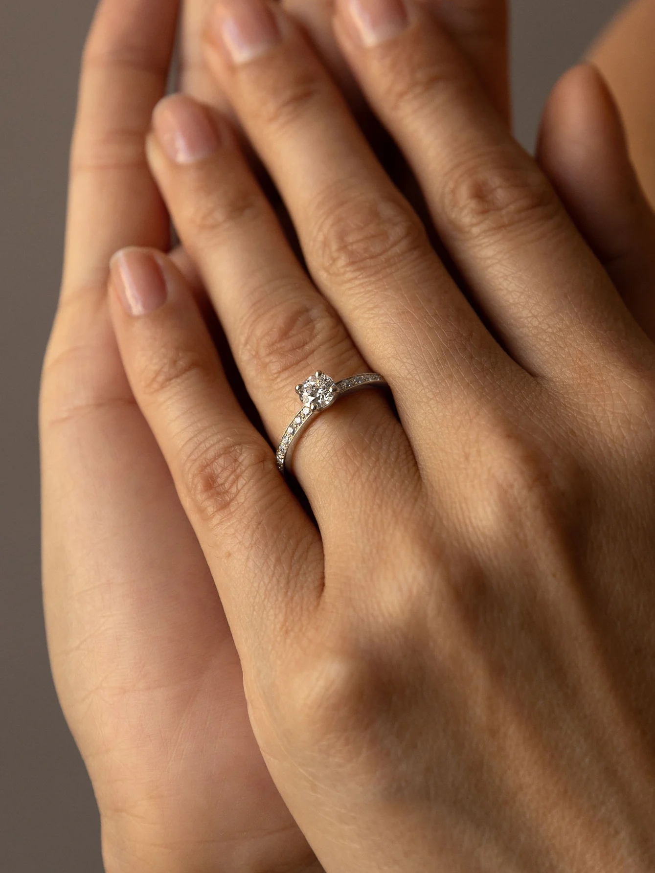 Solitaire With Ribbon Anagramme flat ribbon Solitaire in white gold 18k Fairmined ethical ...