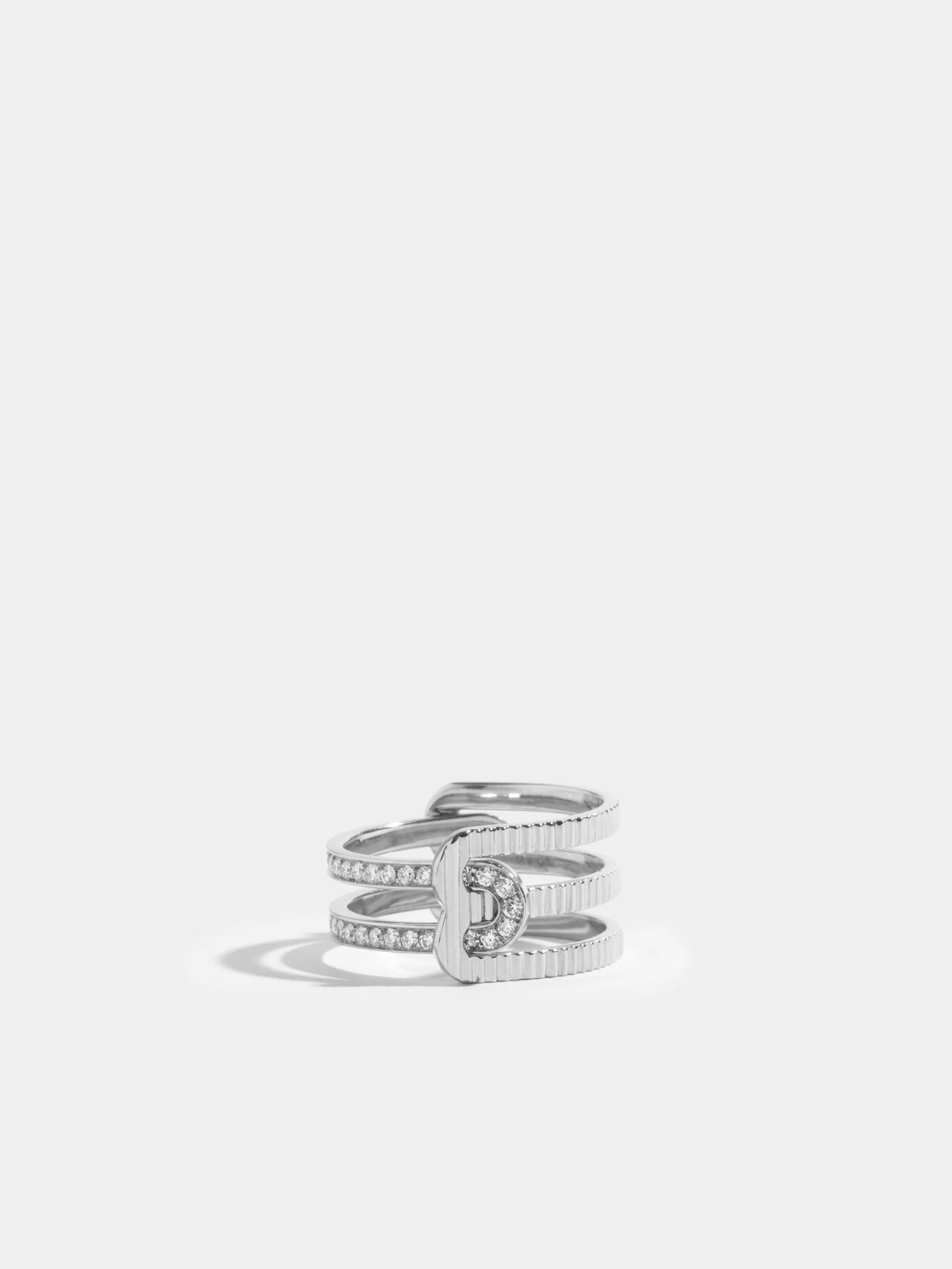 Bague Étreintes asymétrique pavée et godronnnée