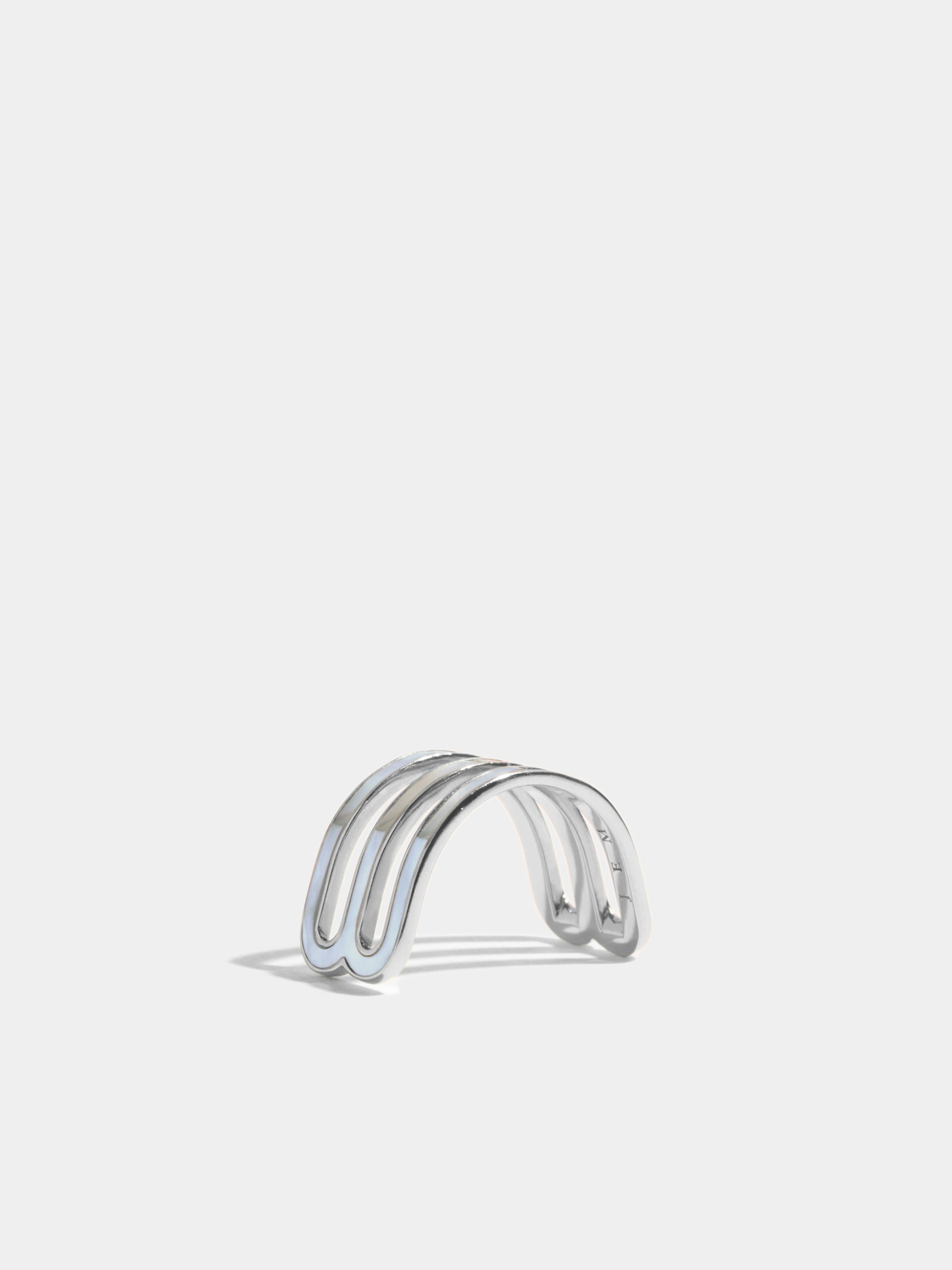 Bague Étreintes asymétrique pavée et nacre blanche