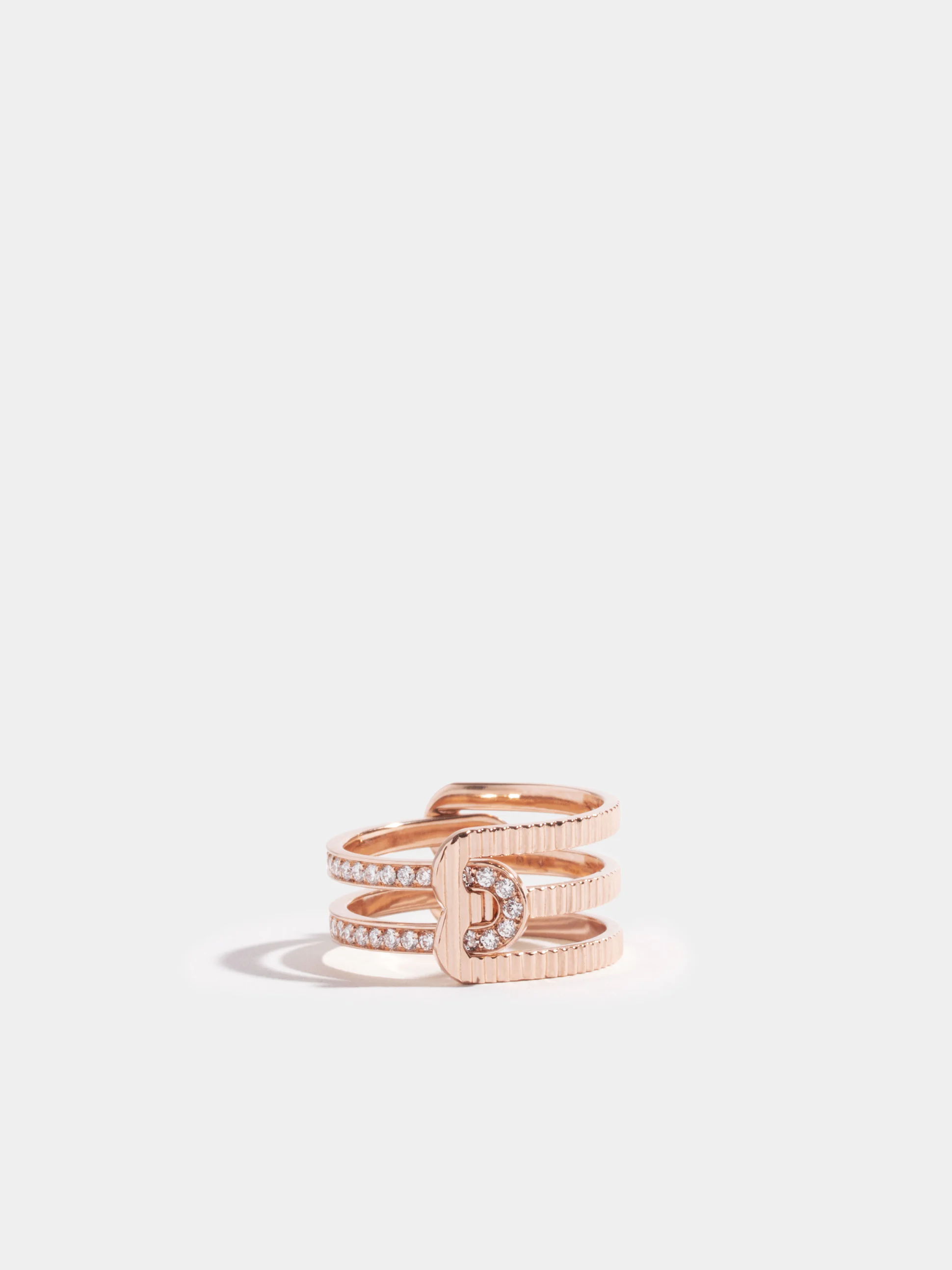 Bague Étreintes asymétrique pavée et godronné