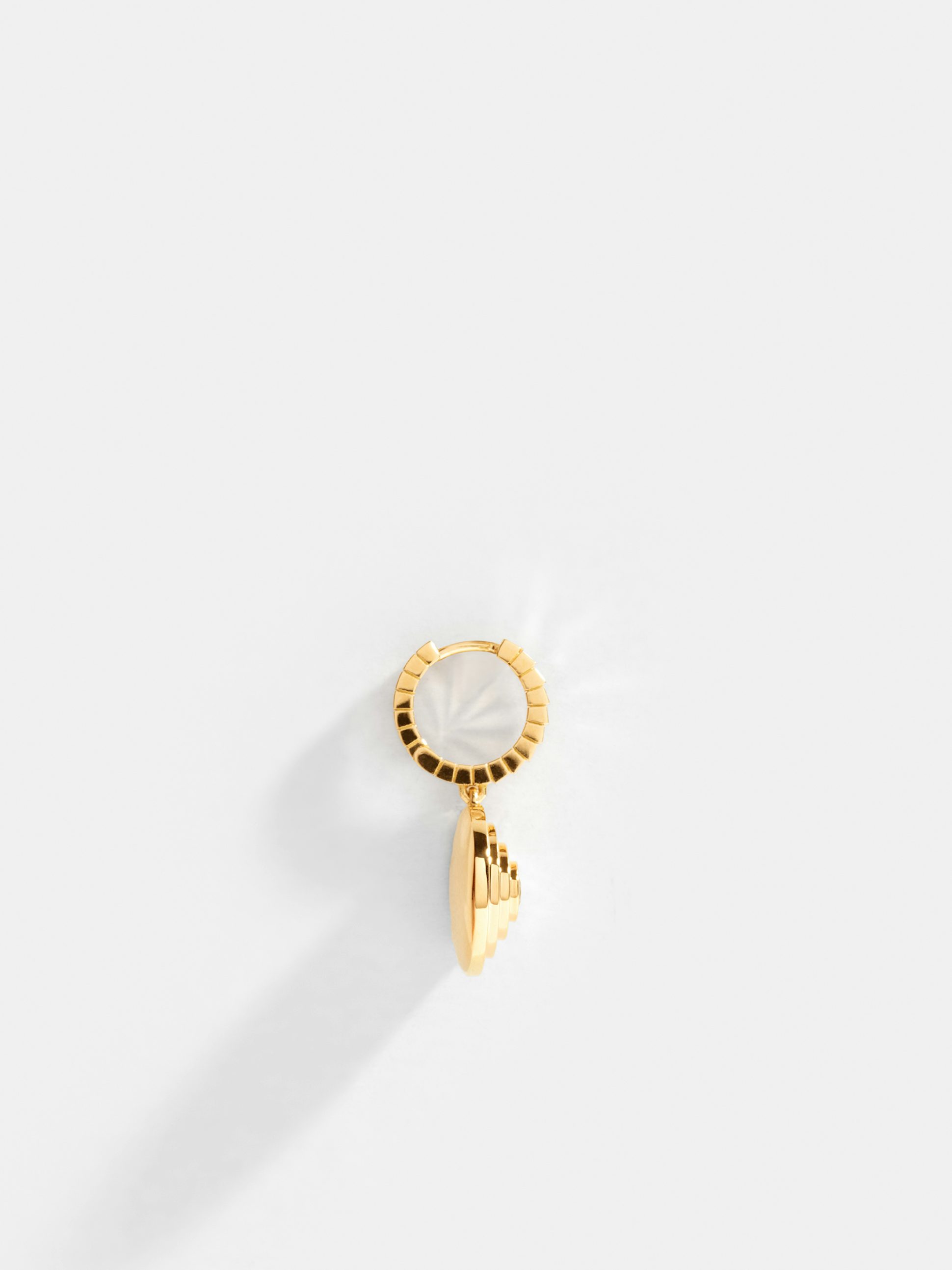 Mono boucle créole cercle Via en Or jaune éthique 18 carats certifié Fairmined et diamant rond 0,10ct blanc | JEM, joaillerie éthique française