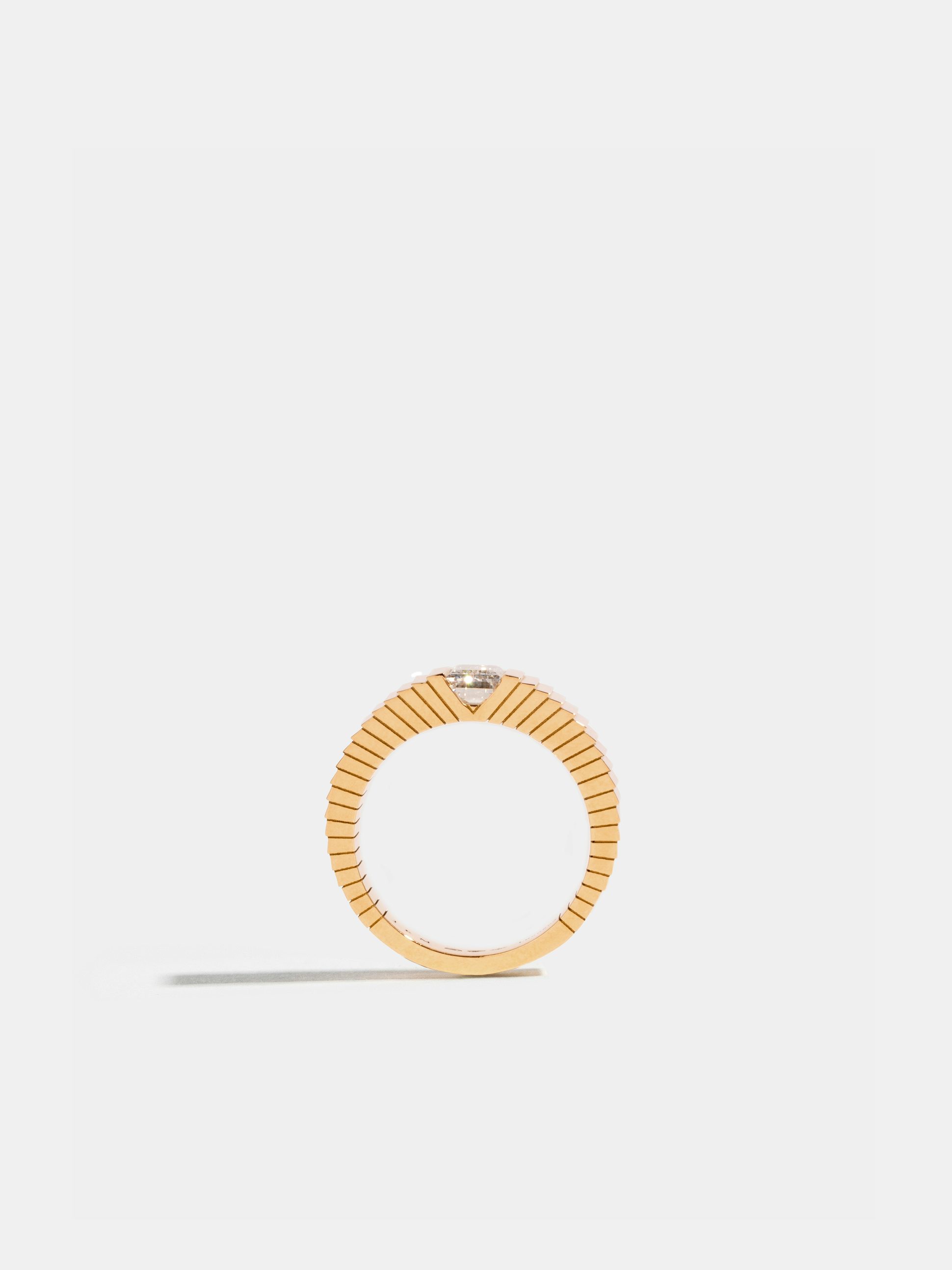 Solitaire Large Via - diamant baguette 0,90 ct - Or éthique 18 carats certifié Fairmined