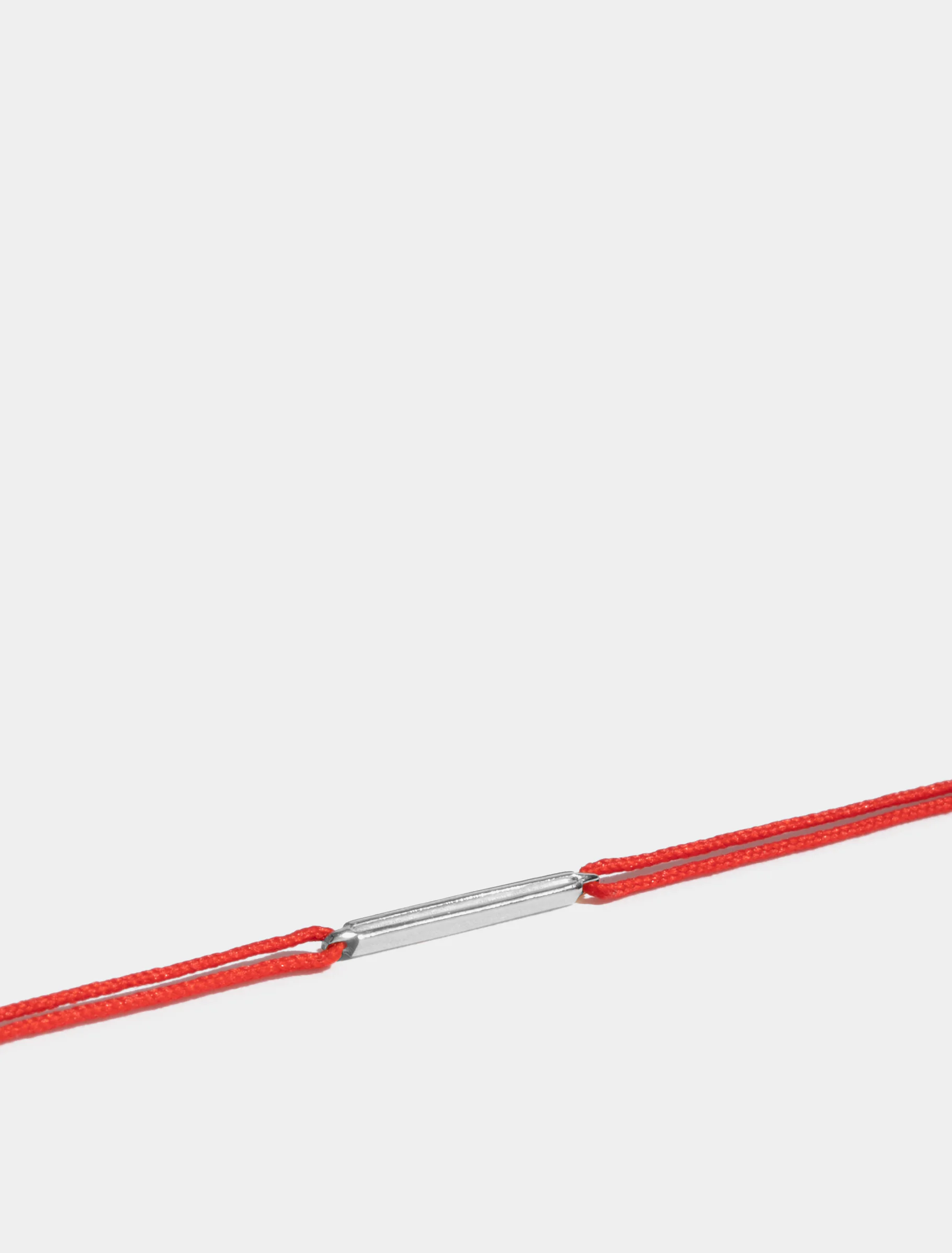 Motif Anagramme double-jonc en Or blanc éthique 18 carats certifié Fairmined, sur cordon