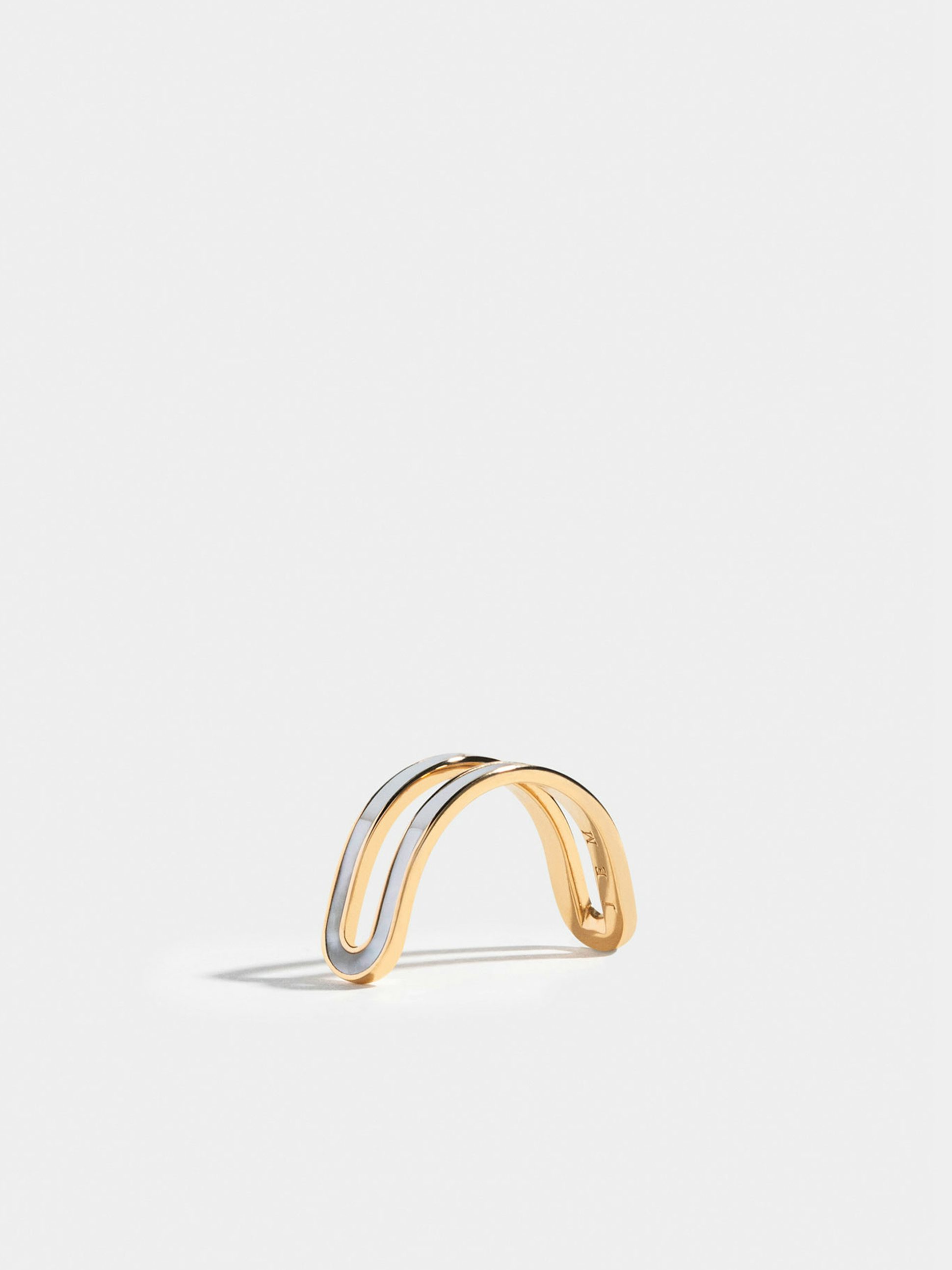 Étreintes simple ring bright polished and white mother of pearl 