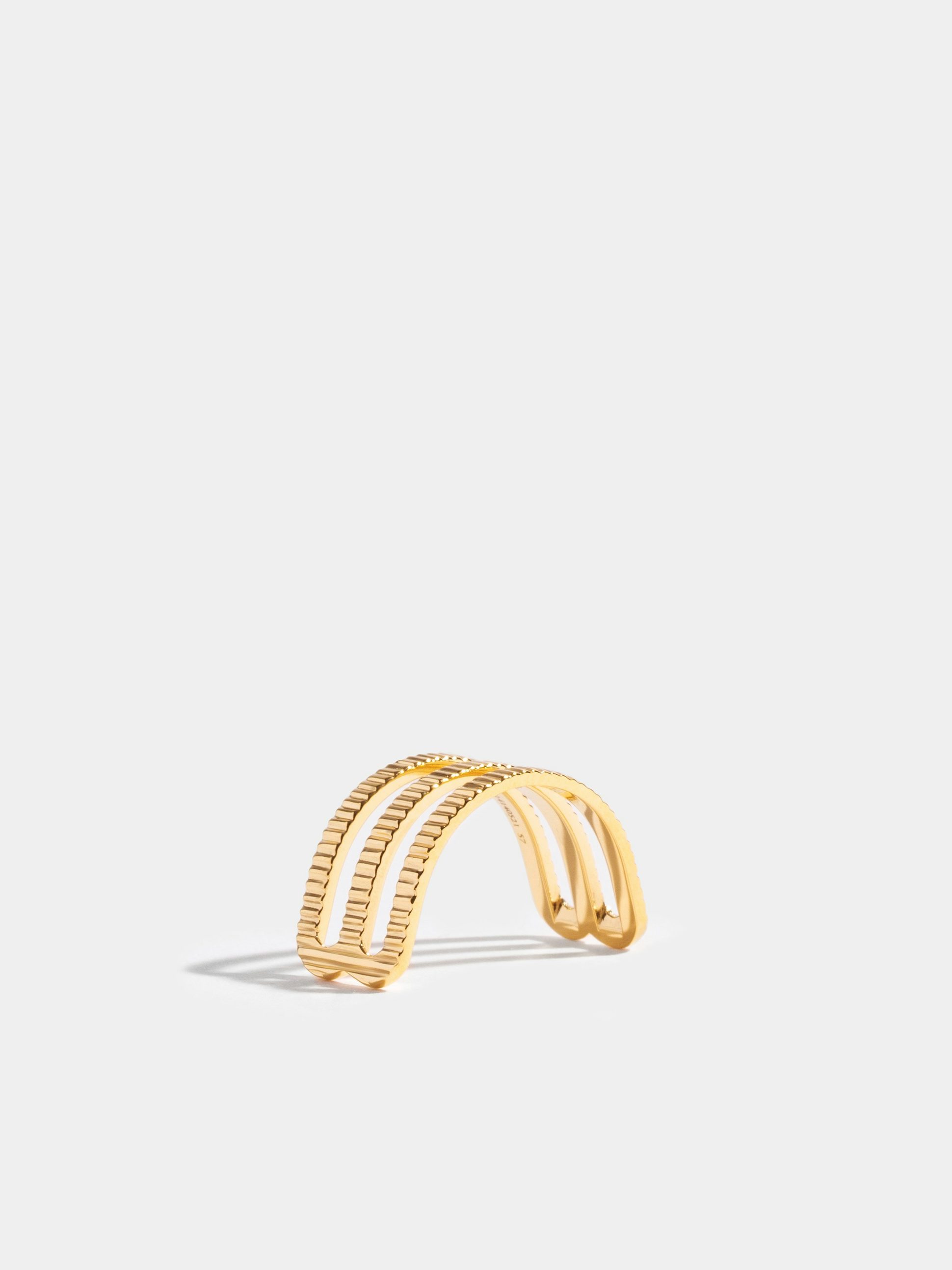 Étreintes double half-ring in 18k Fairmined ethical yellow gold, with ridges finish.