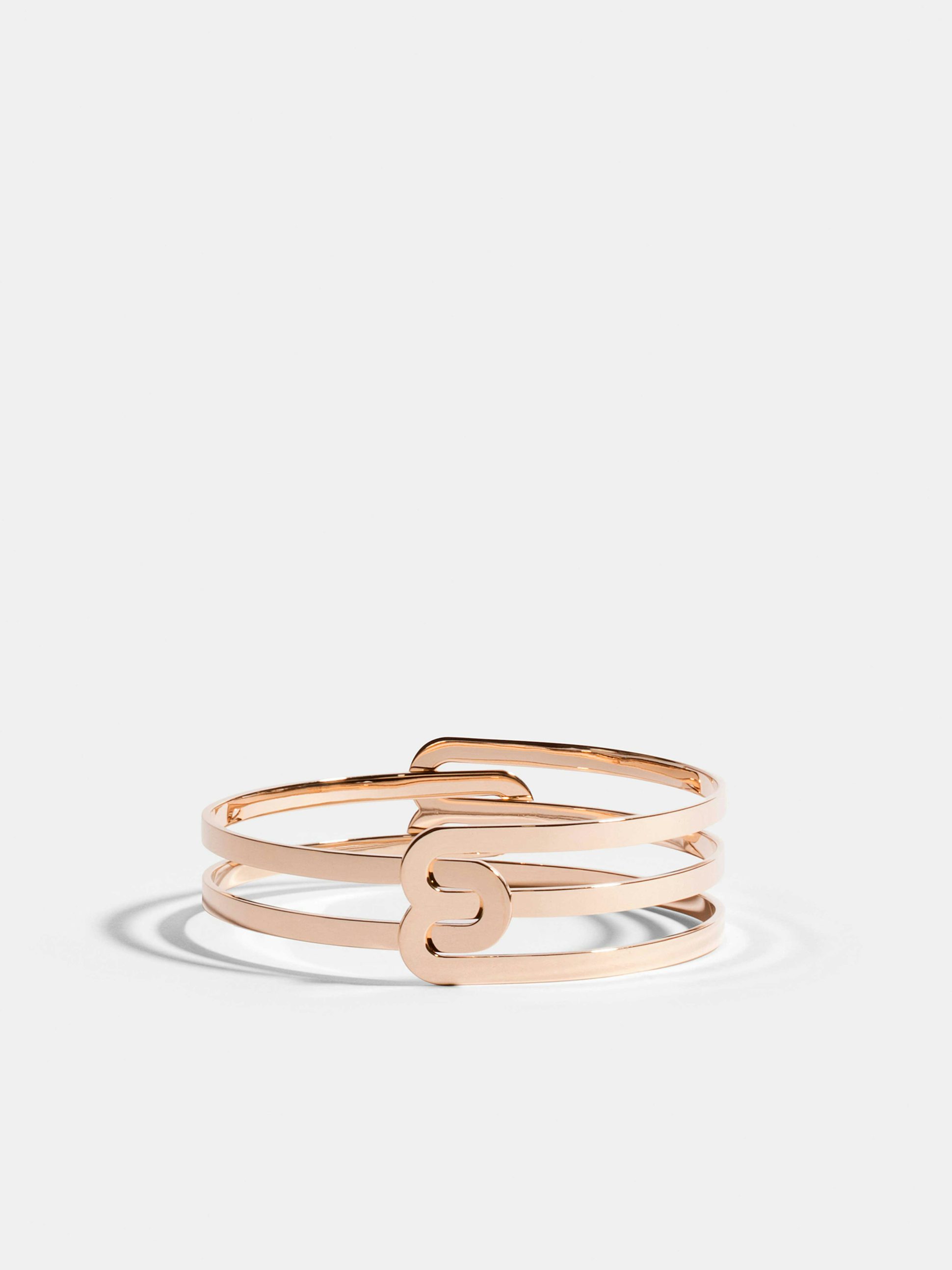 Bracelet Étreintes en Or rose éthique 18 carats certifié Fairmined composé d'un demi-bracelet simple finition poli-brillant et d'un demi-bracelet double finition poli-brillant.