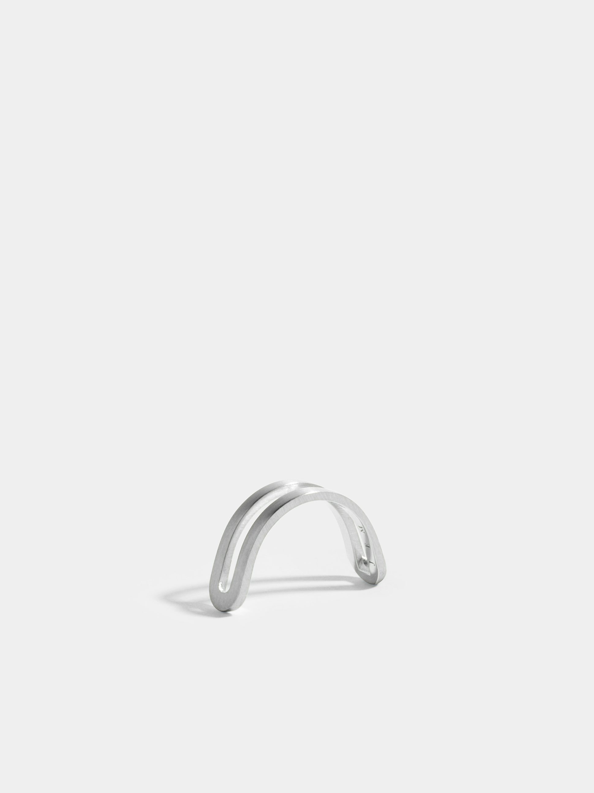 Étreintes simple half-ring in 18k Fairmined ethical white gold, with brushed finish.