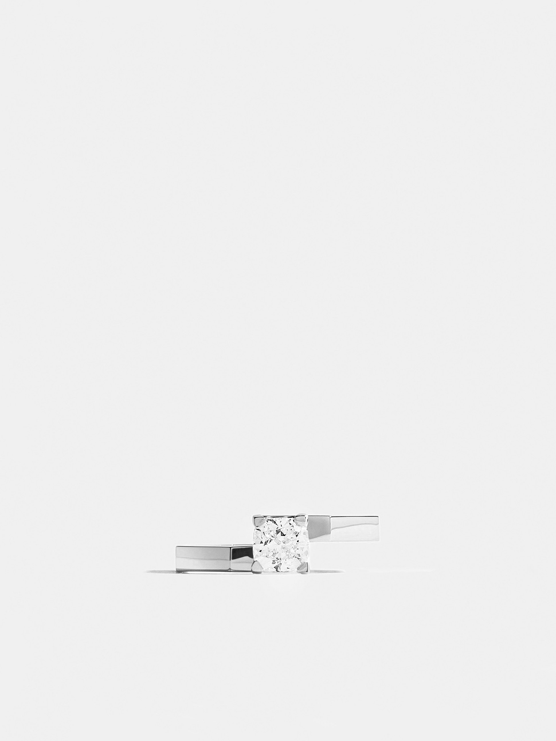 Solitaire Octogone en Or blanc éthique 18 carats certifié Fairmined serti d'un diamant de synthèse taille coussin de 0,7 carat (qualité GVS).