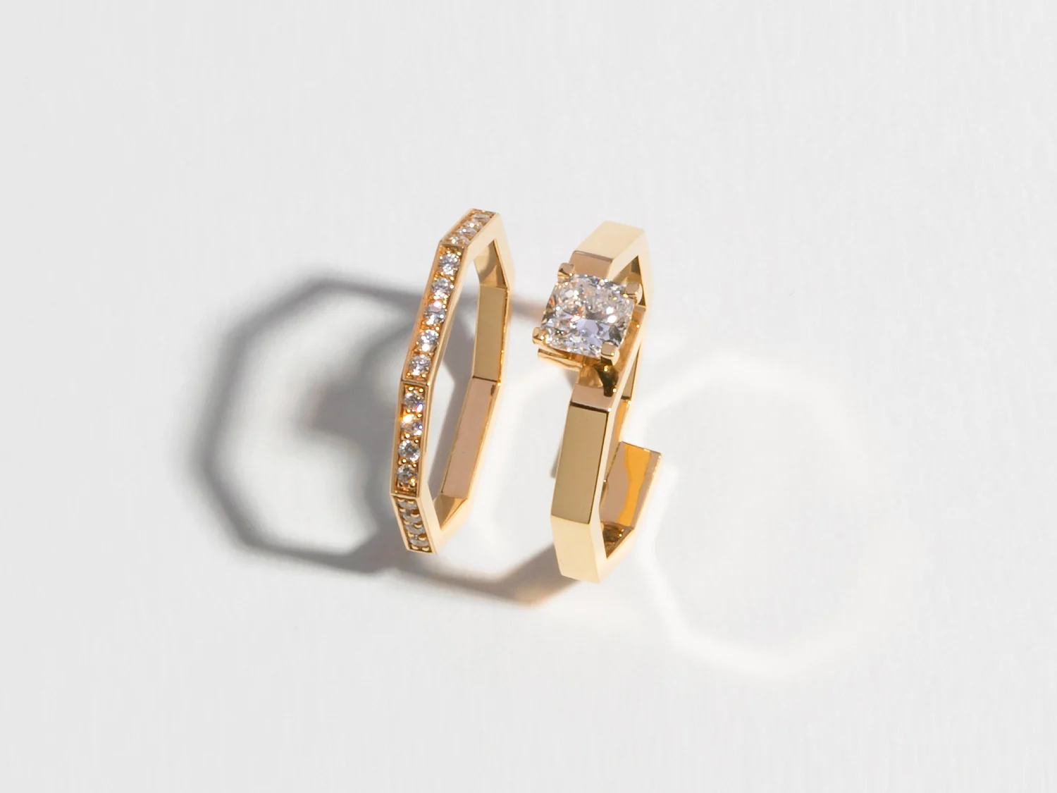 Solitaire With Ribbon Anagramme flat ribbon Solitaire in white gold 18k Fairmined ethical ...