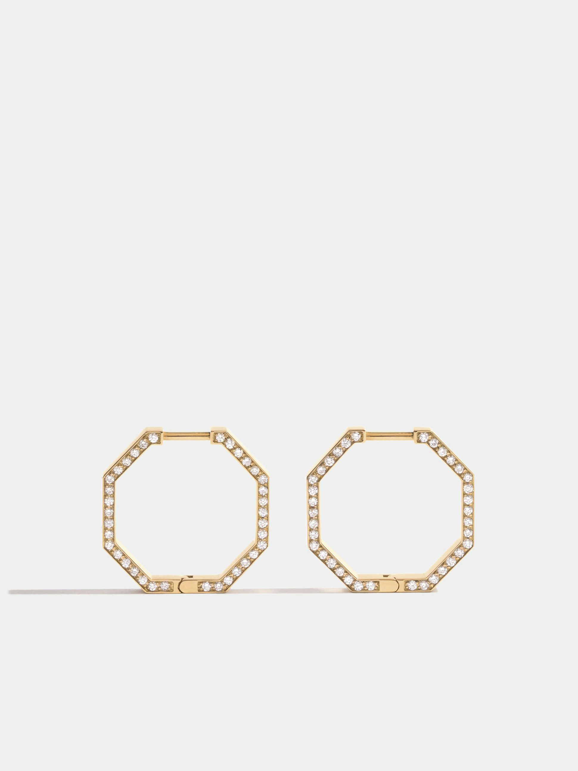 Boucle d'oreille Octogone en Or jaune éthique 18 carats certifié Fairmined (18mm) et pavée de diamants de synthèse sur la tranche, l'unité.