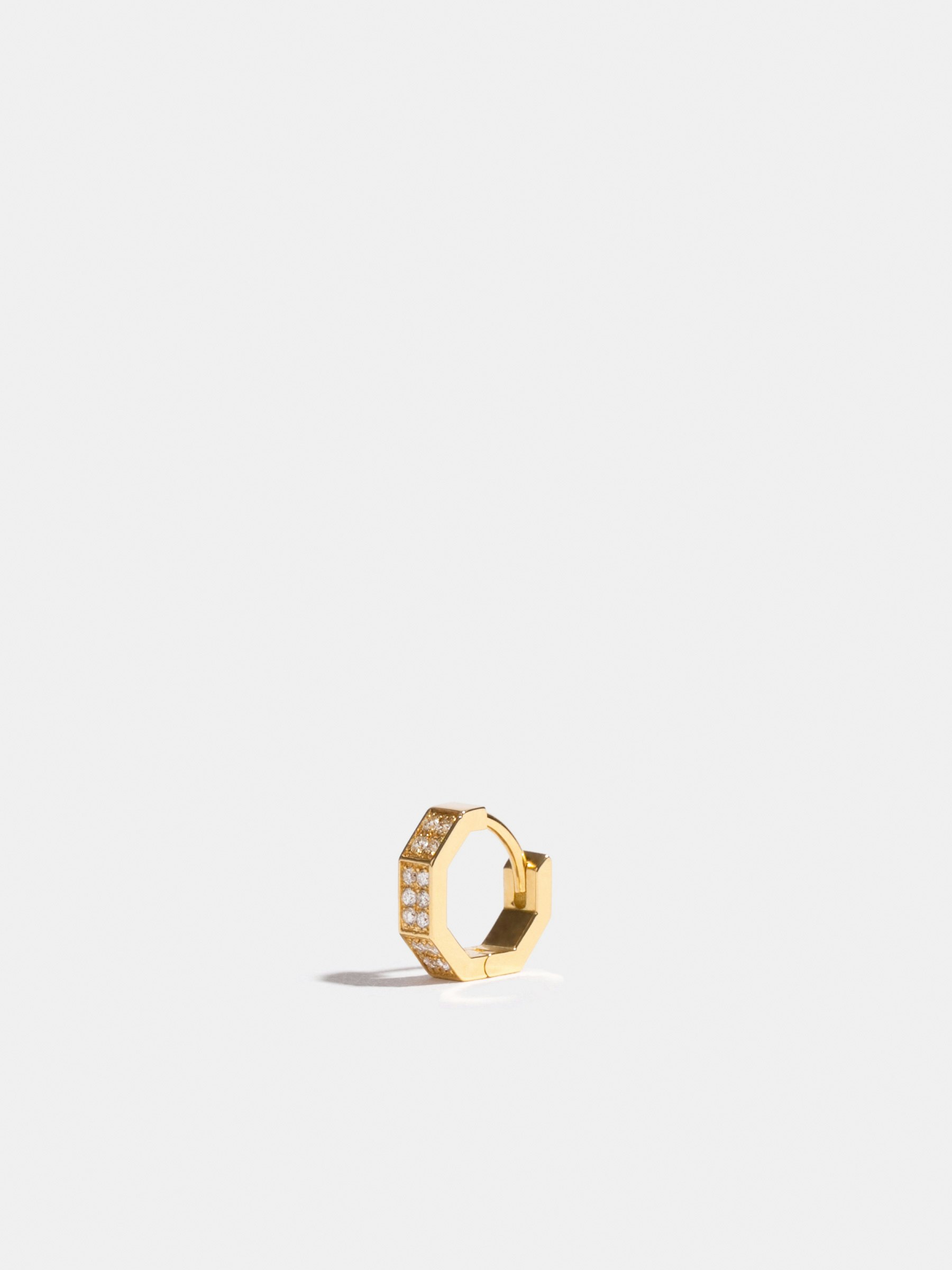 Octogone single-loop in 18k Fairmined ethical yellow gold, paved with lab-grown diamonds, the unity.