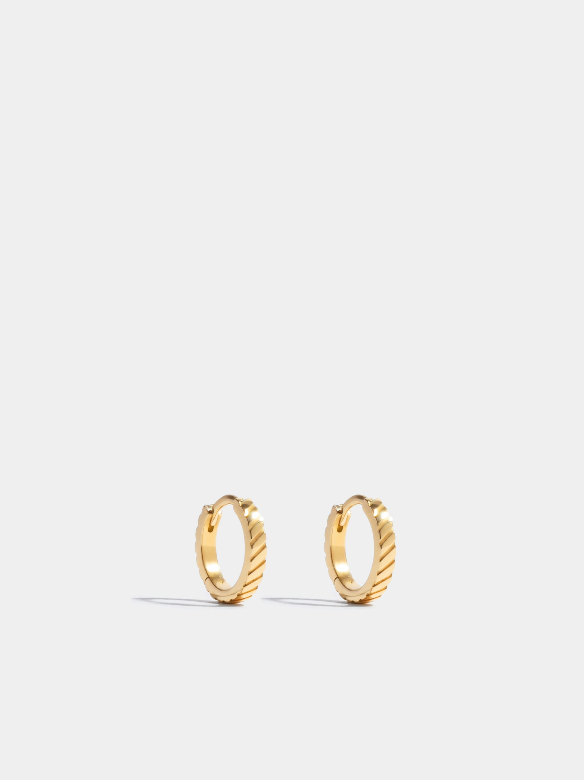 Anagramme grooved earrings in yellow gold 18k Fairmined ethical