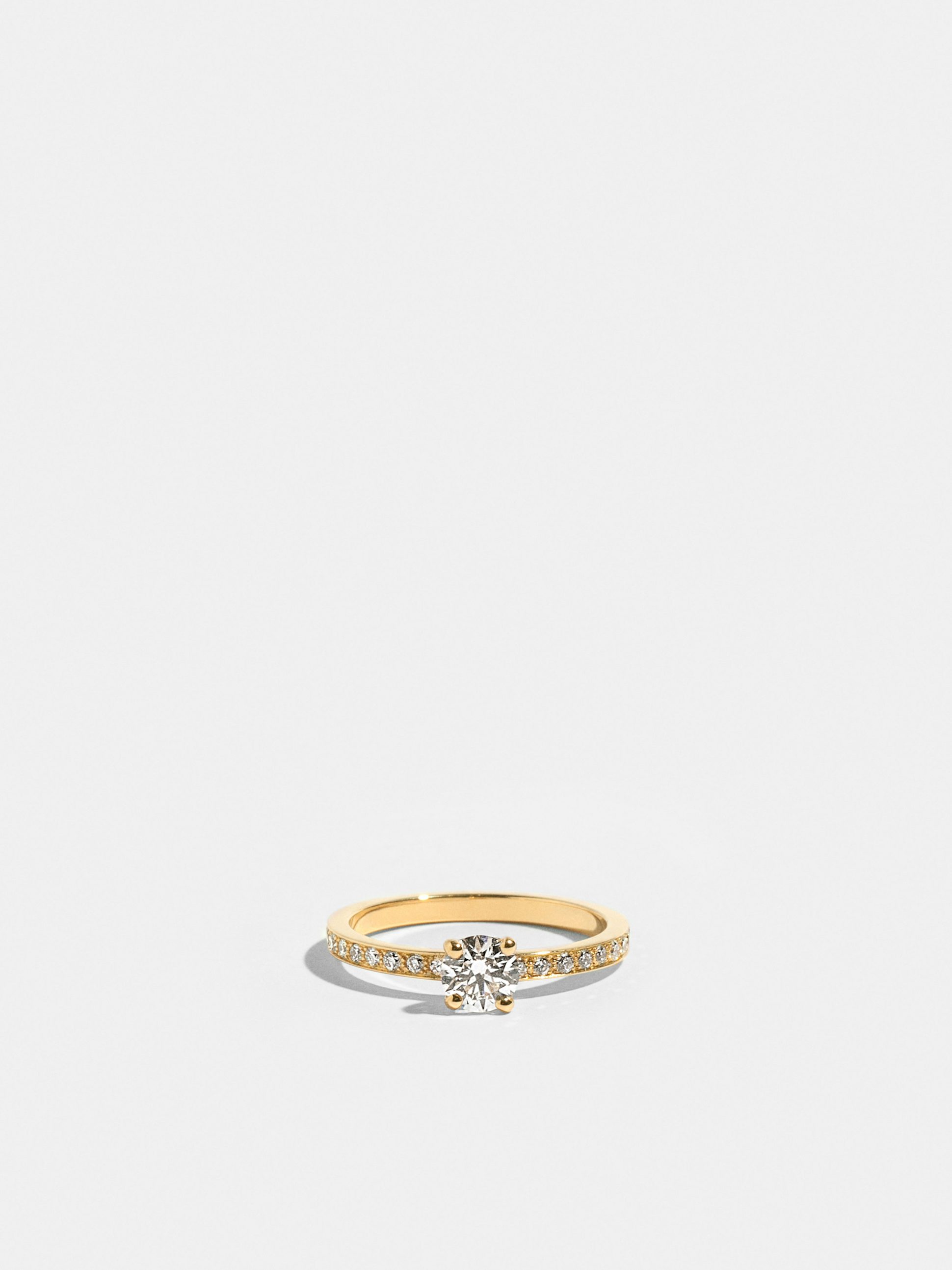 Solitaire Anagramme flat ribbon in yellow gold 18k Fairmined ethical, paved and set with a 0.50 carat brilliant cut labgrown diamond