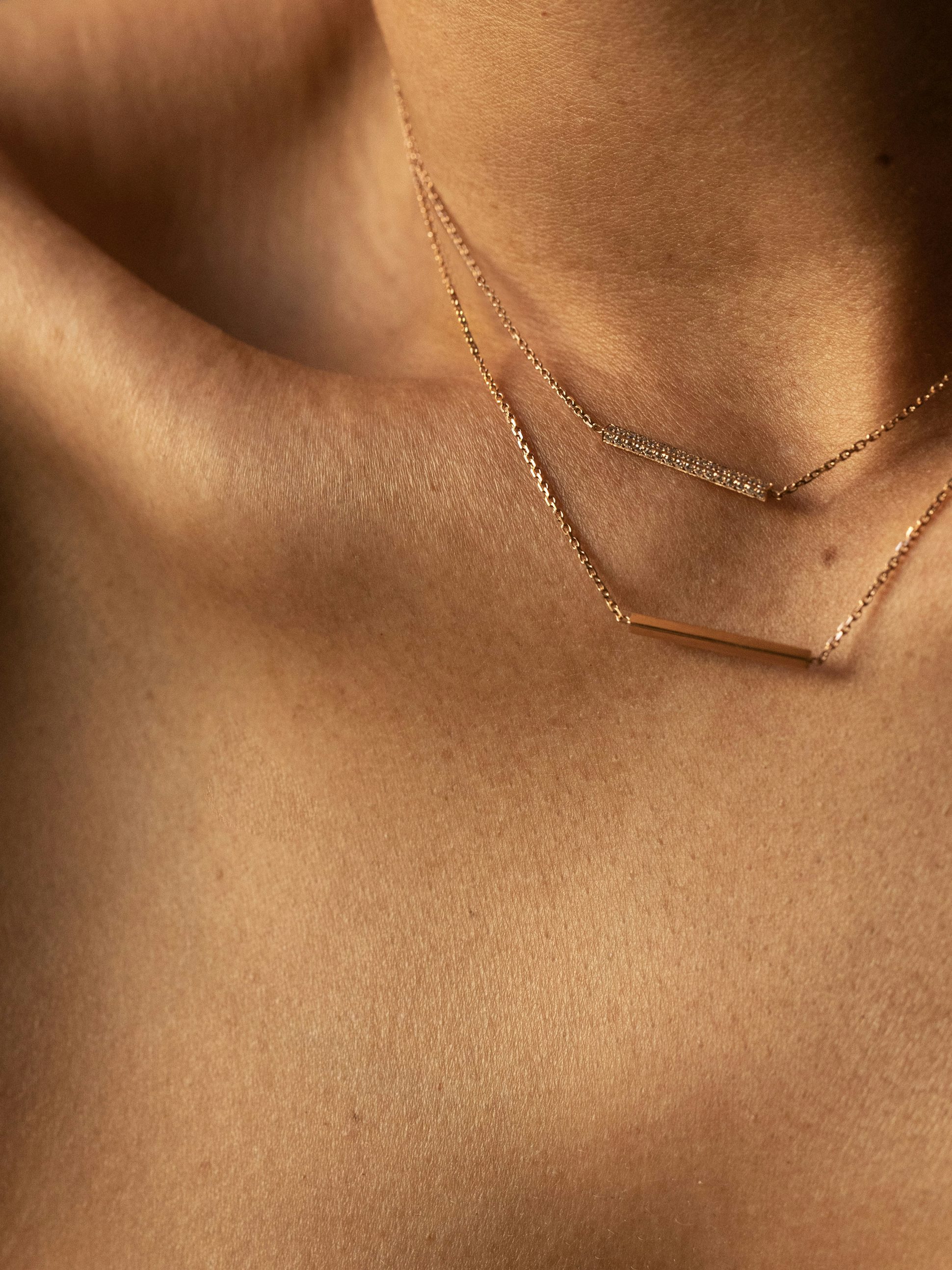 Motif Anagramme paved flat ribbon in rose gold 18k Fairmined ethical, on 42 cm chain