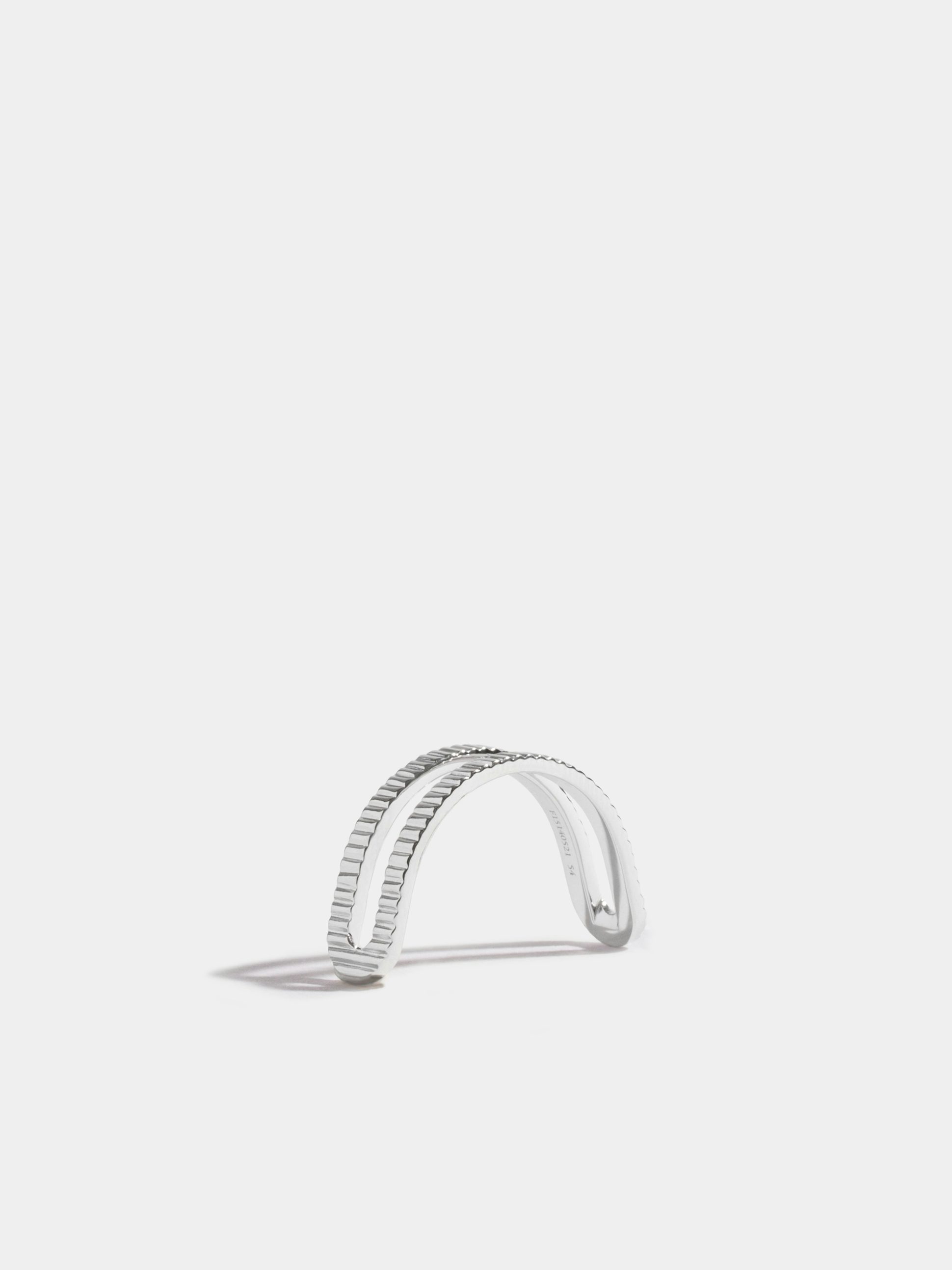 Étreintes simple half-ring in 18k Fairmined ethical white gold, with ridges finish.