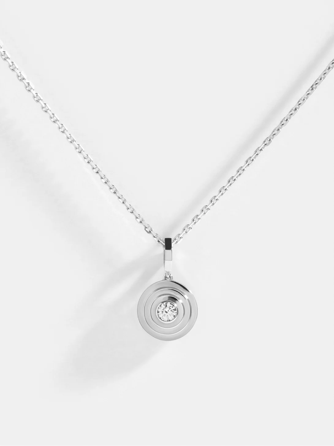 Pendentif Via halo petit modèle sur chaîne