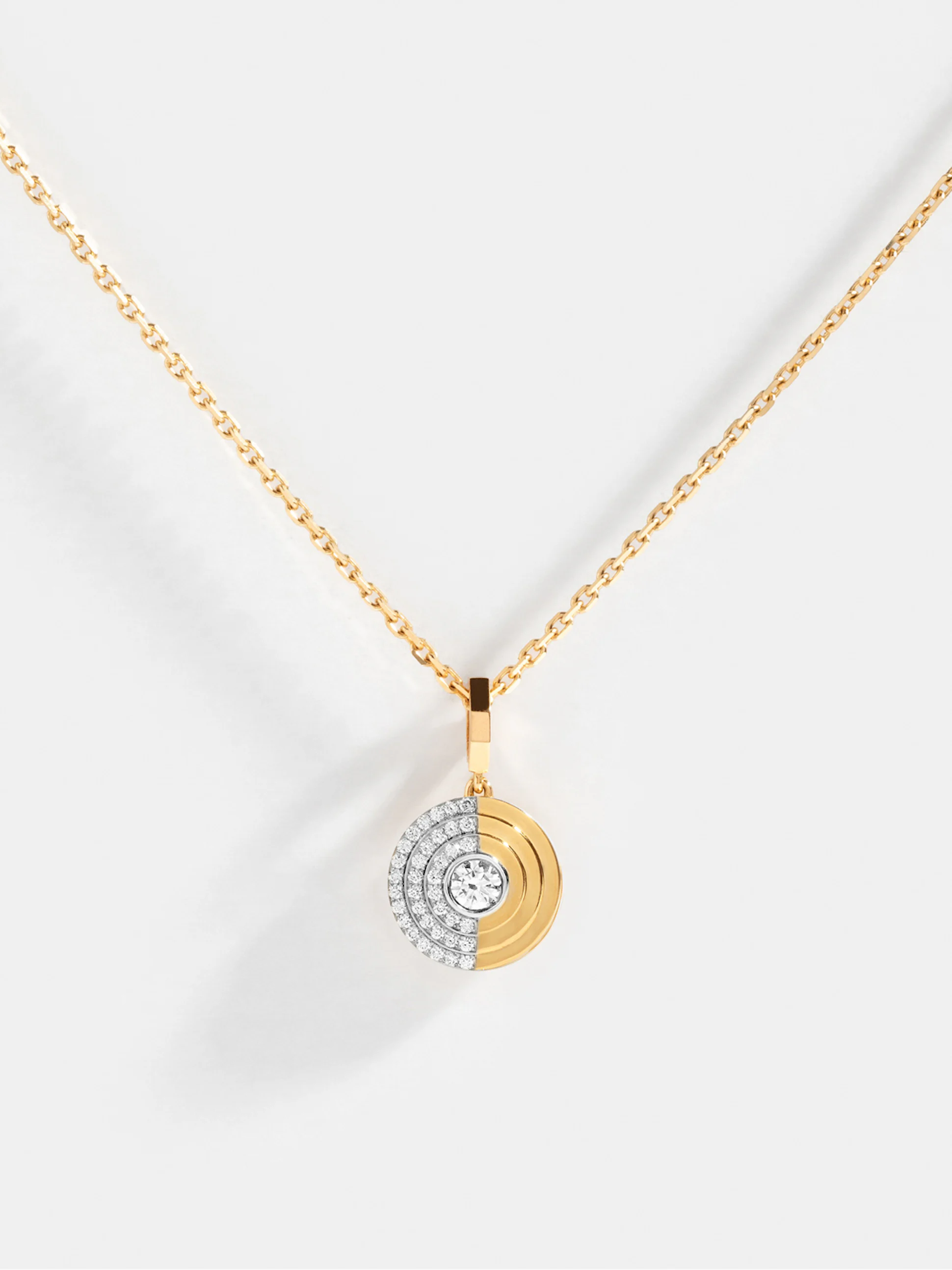 Pendentif Via halo demi-jour petit modèle sur chaine 