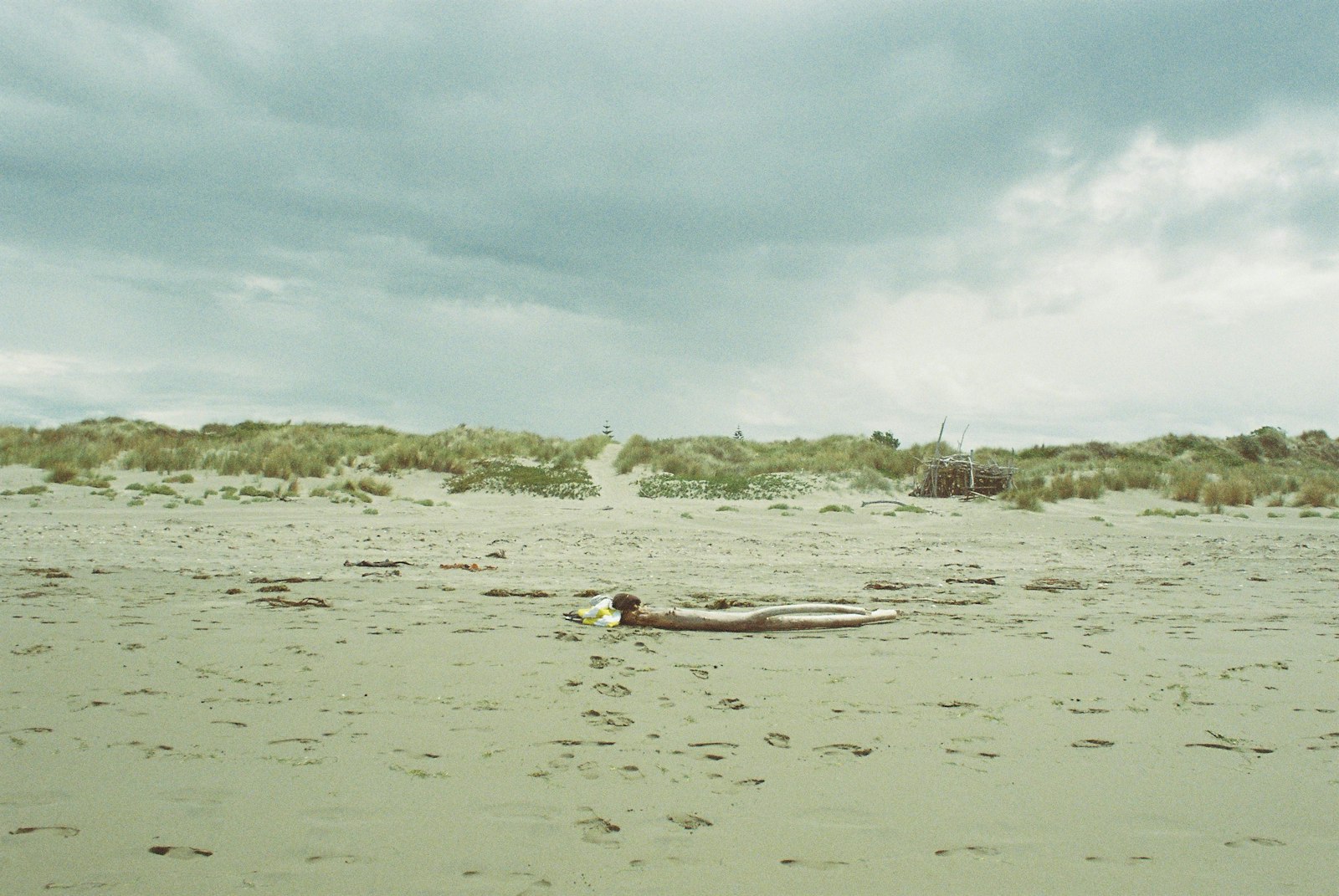 Looking away from the beach. The sky is cloudy 