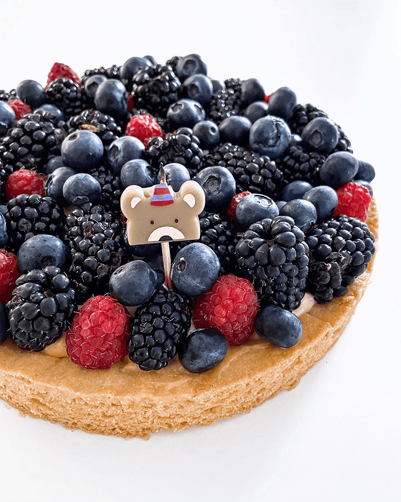 Red berries birthday cake