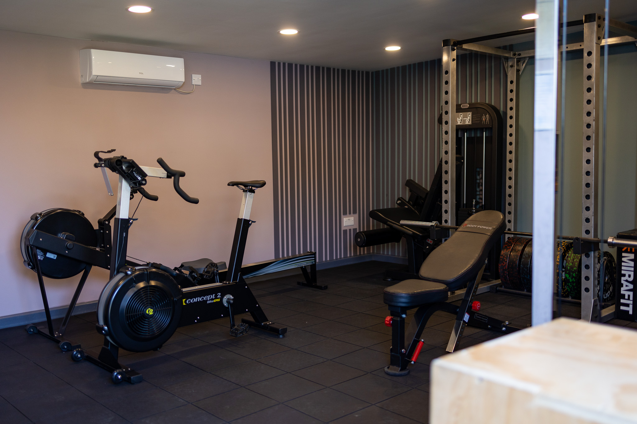 Exercise equipment in Jess-fit studio