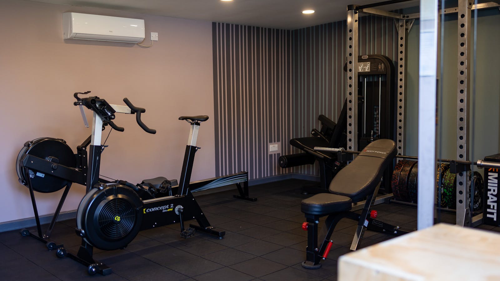 Exercise equipment in Jess-fit studio