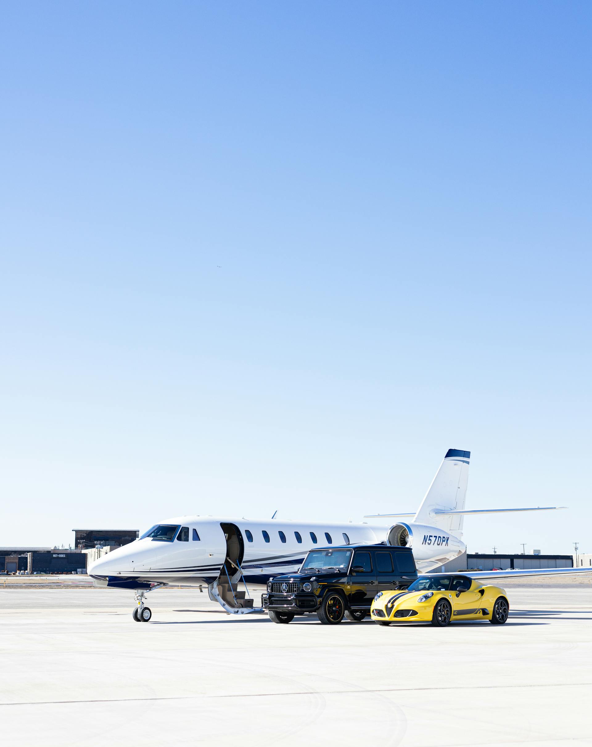 Private Jet and exquisite vehicles