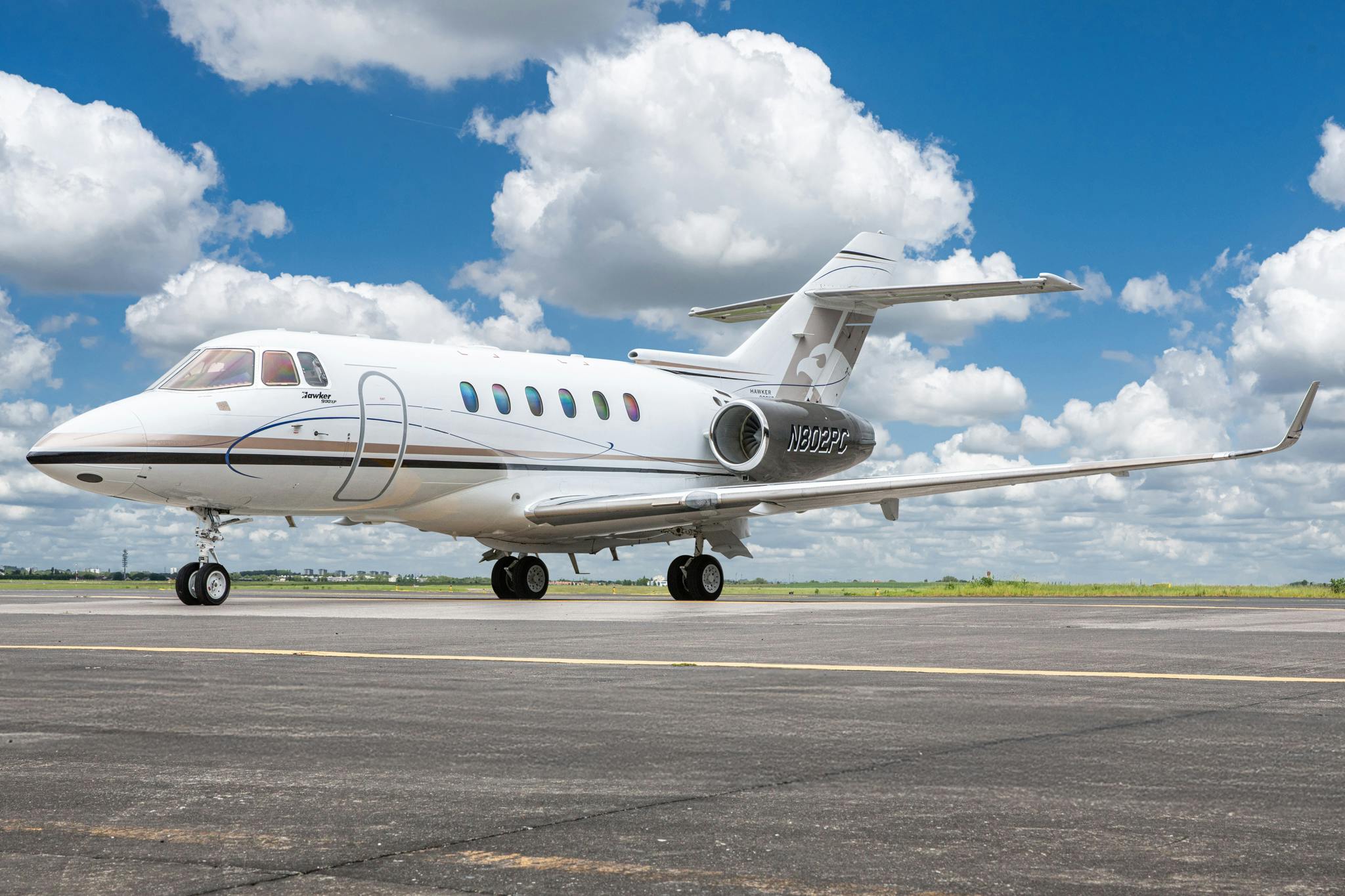Hawker 900XP Exterior - JETHQ