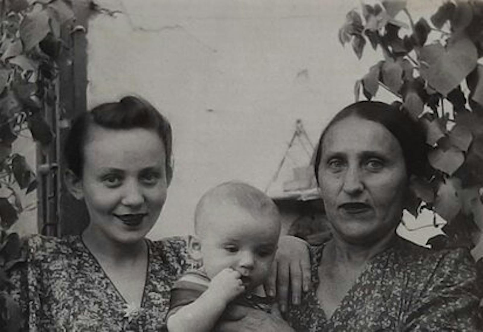 Shifra's great grandmother Leba with her daughter Yehudis and Yehudis's eldest son in 1950s Russia.