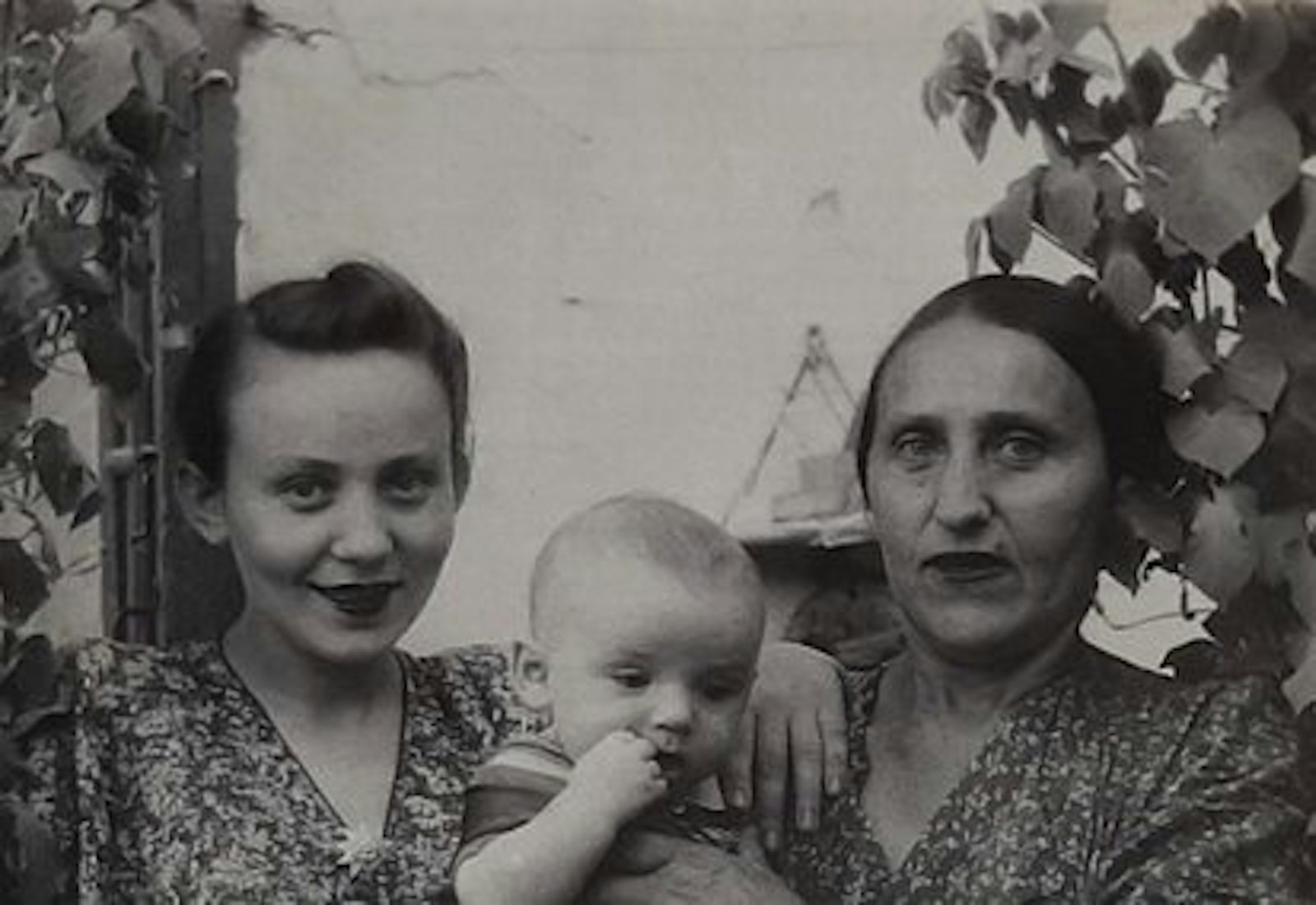 Shifra's great grandmother Leba with her daughter Yehudis and Yehudis's eldest son in Russia, 1950s.