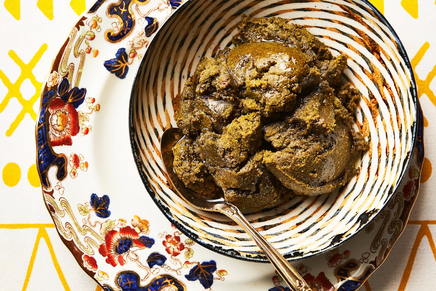 Garlic za'atar in a bowl.