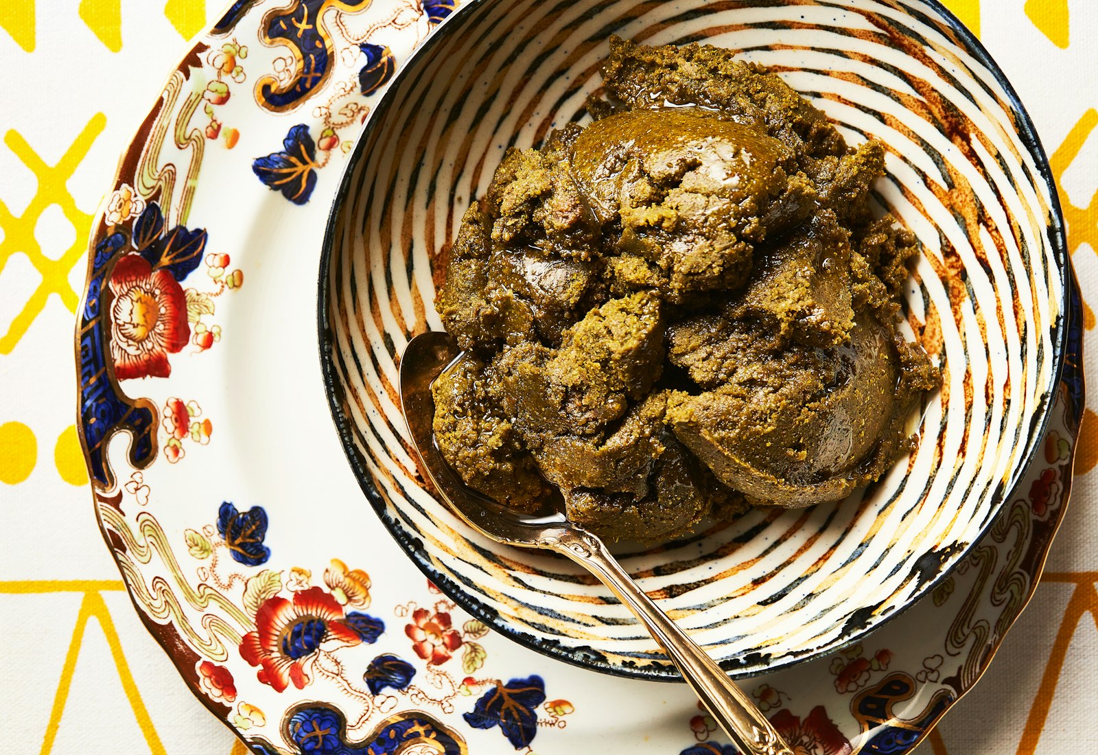 Garlic za'atar in a bowl.