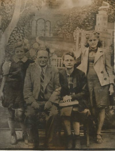 Noa’s mother Shoshana, her father Chaim,  grandmother Malka, and sister Bela. This photo was taken in 1946 in Wroclaw, Poland.