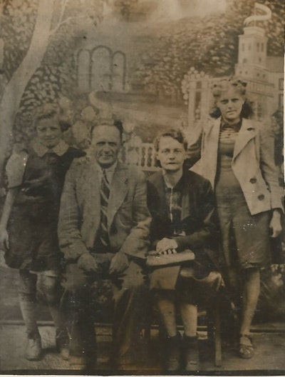 Noa’s mother Shoshana, her father Chaim, grandmother Malka, and sister Bela. This photo was taken in 1946 in Wroclaw, Poland.
