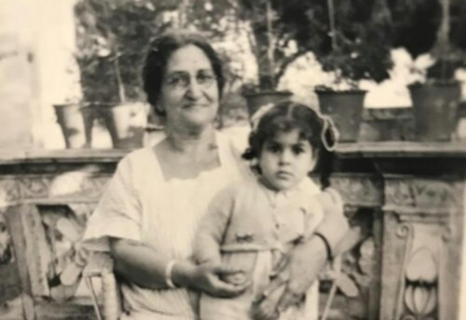 Elli’s grandmother Ruby with her niece in Kolkata.