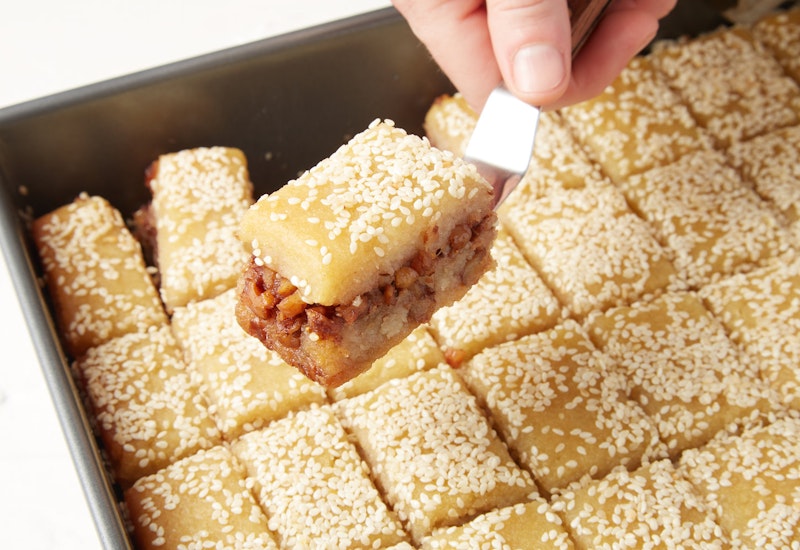Tishpishti (Semolina Layer Cake With Nuts and Jam)