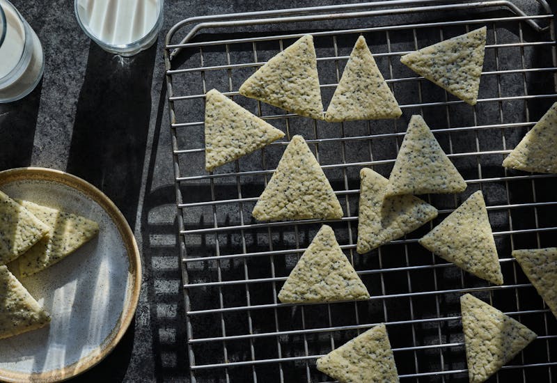 Snappy Poppy Seed Cookies