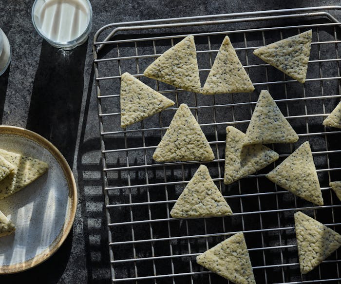 Snappy Poppy Seed Cookies image