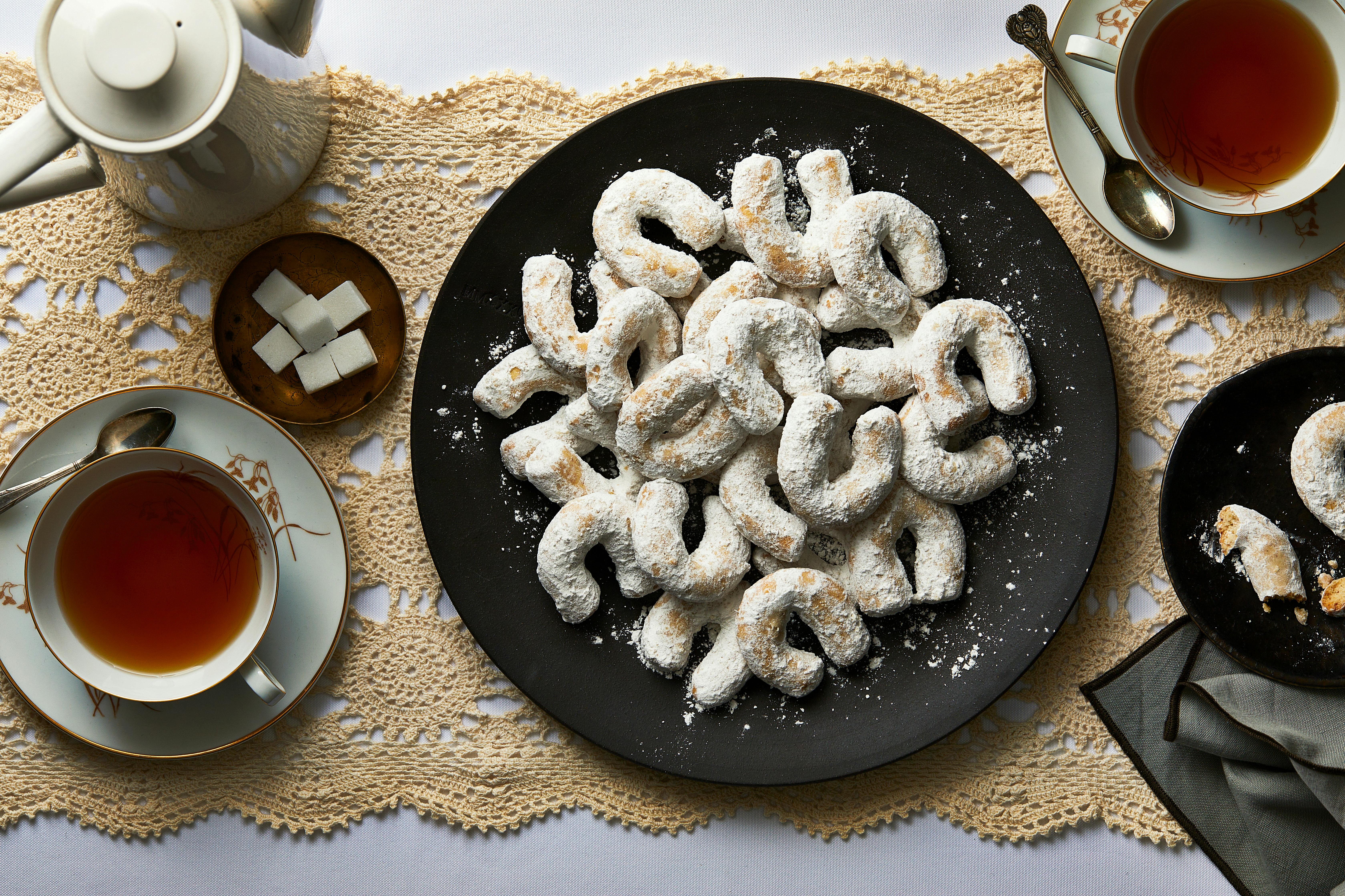 Vanillekipferl (Vanilla Crescent Cookies) image