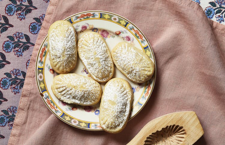 Menenas (Shortbread Filled With Dates and Walnuts) image