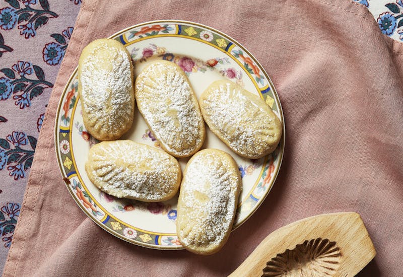 Menenas (Shortbread Filled With Dates and Walnuts)