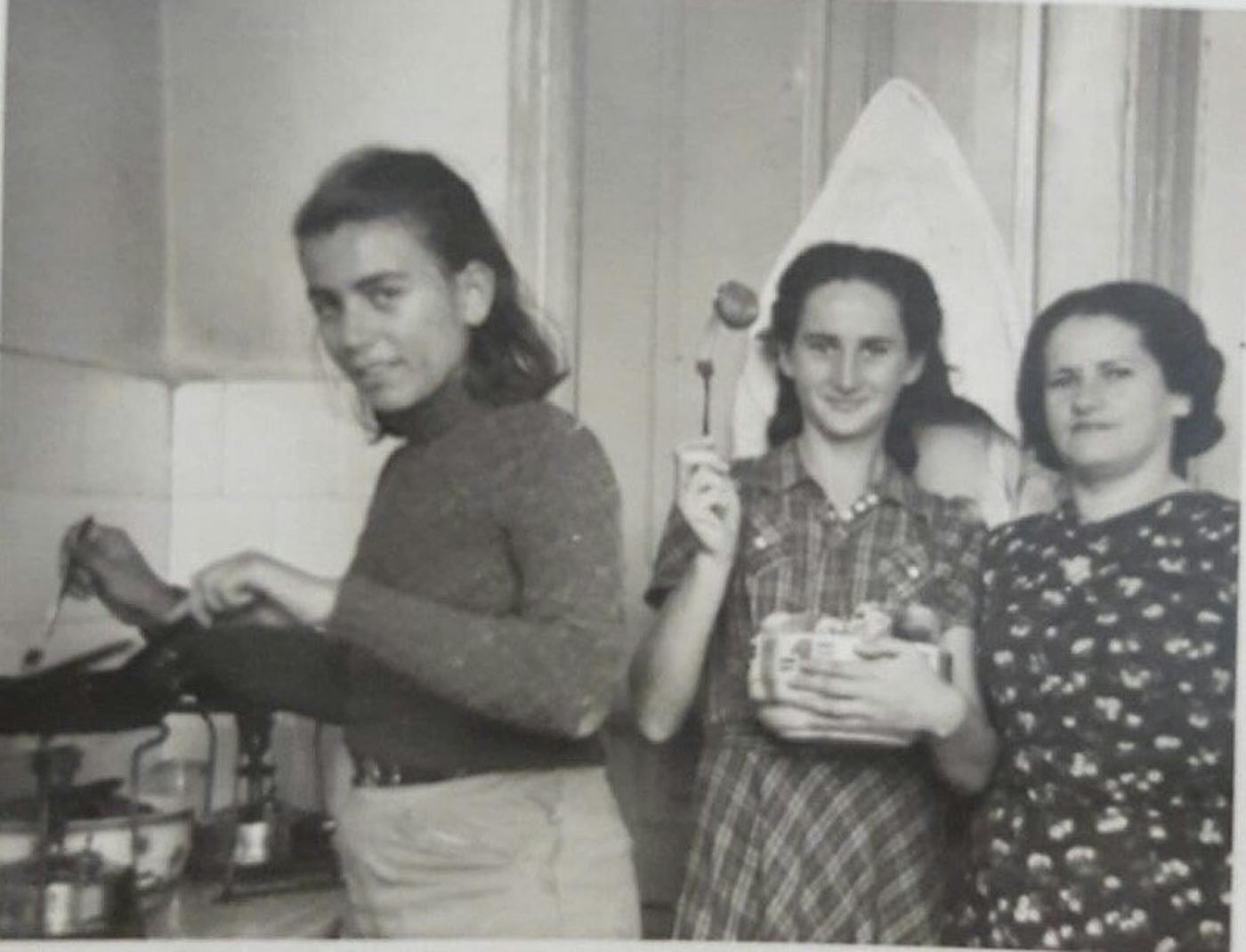 Angela (center), her mom Tzila (right and a friend (left) in Israel, 1940