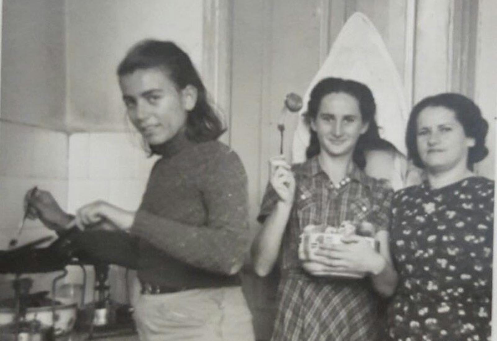 Angela (center), her mom Tzila (right and a friend (left) in Israel, 1940