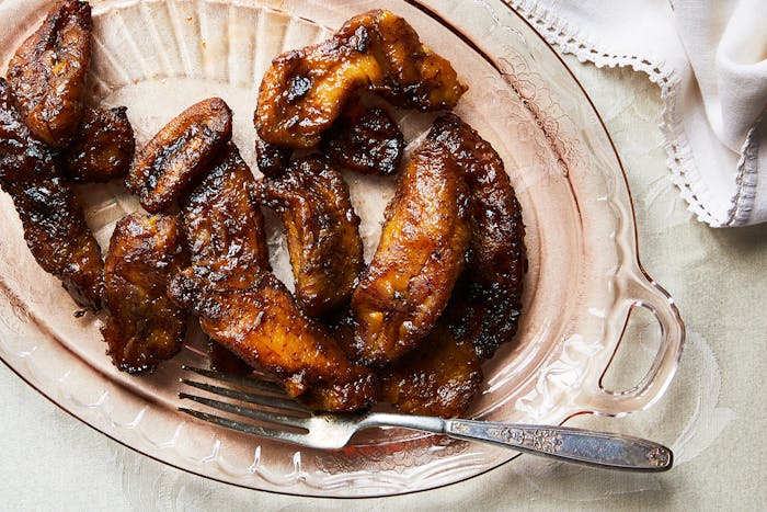 Fried sweet plantains served on light pink platter.