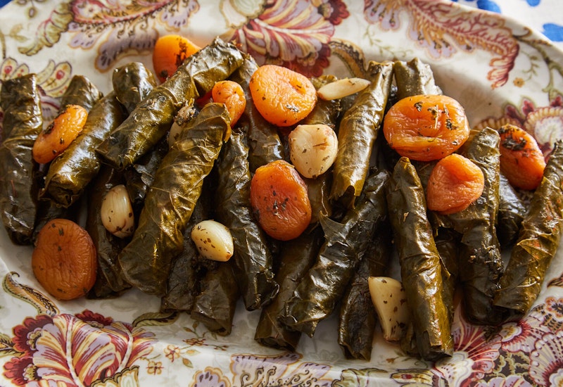 Yebra (Stuffed Grape Leaves With Apricots)