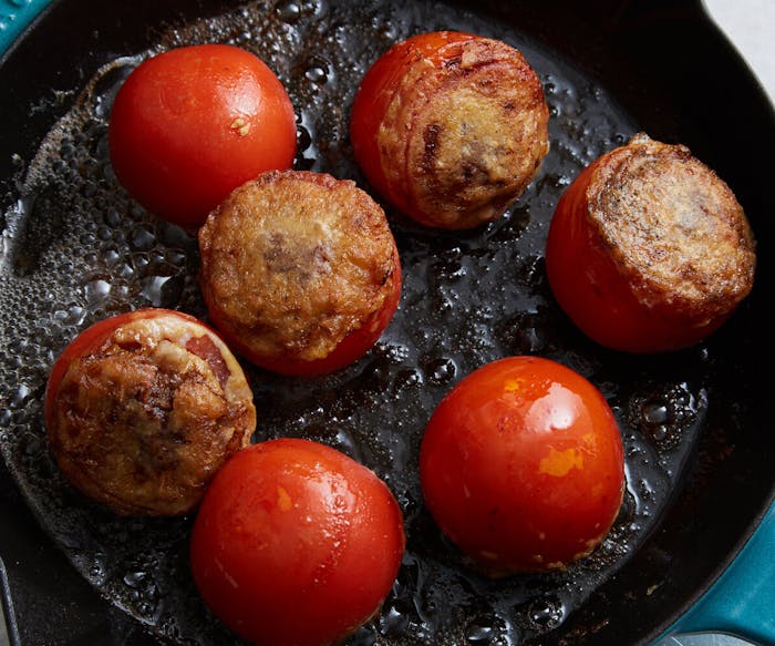 Tomatoes Reinados (Tomatoes Stuffed With Beef) image
