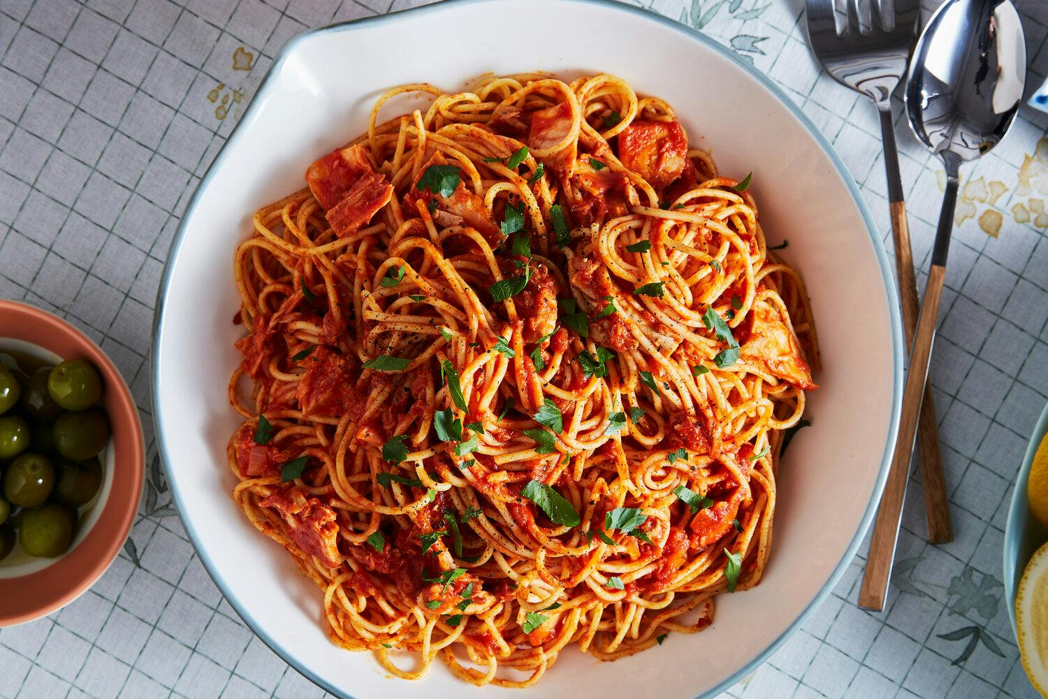 Spaghetti al Tonno (Spaghetti With Tomatoes and Tuna) image